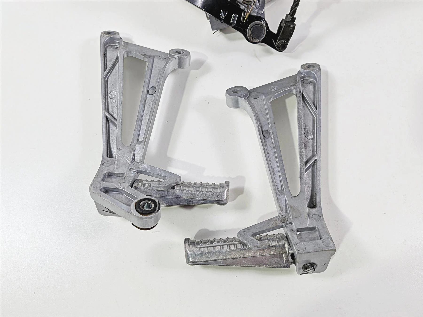 2023 Vitacci GTT 250 Rear Passenger Footpeg & Right Rider Foot Rest Set - Image 7