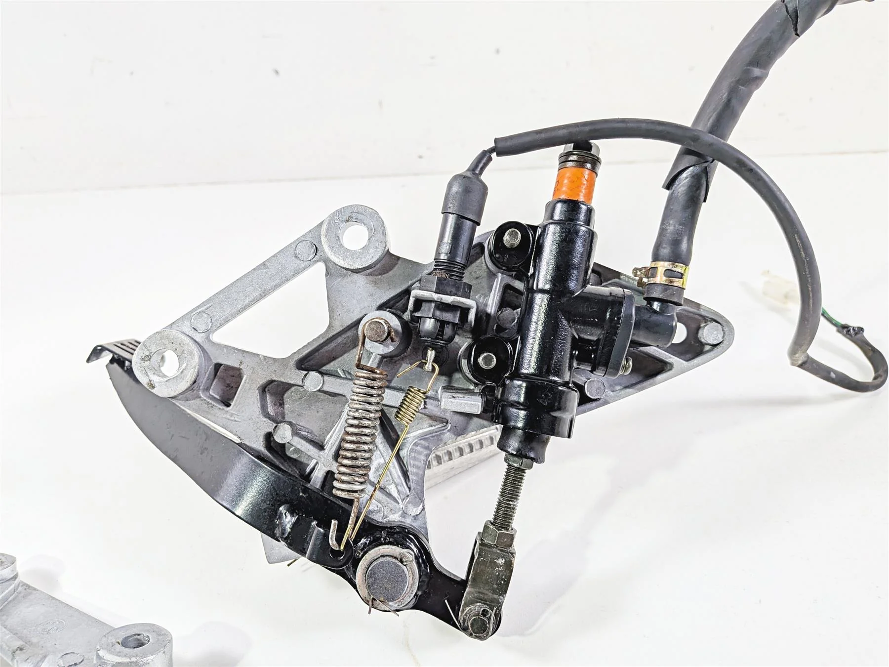 2023 Vitacci GTT 250 Rear Passenger Footpeg & Right Rider Foot Rest Set - Image 8