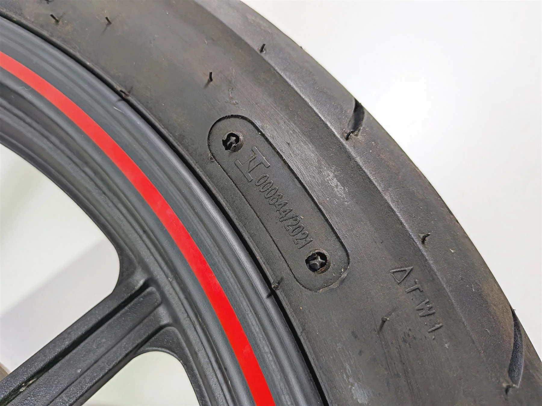 2023 Vitacci GTT 250 Straight Cast Front Wheel Rim 2.15x17 + Tire - Image 7