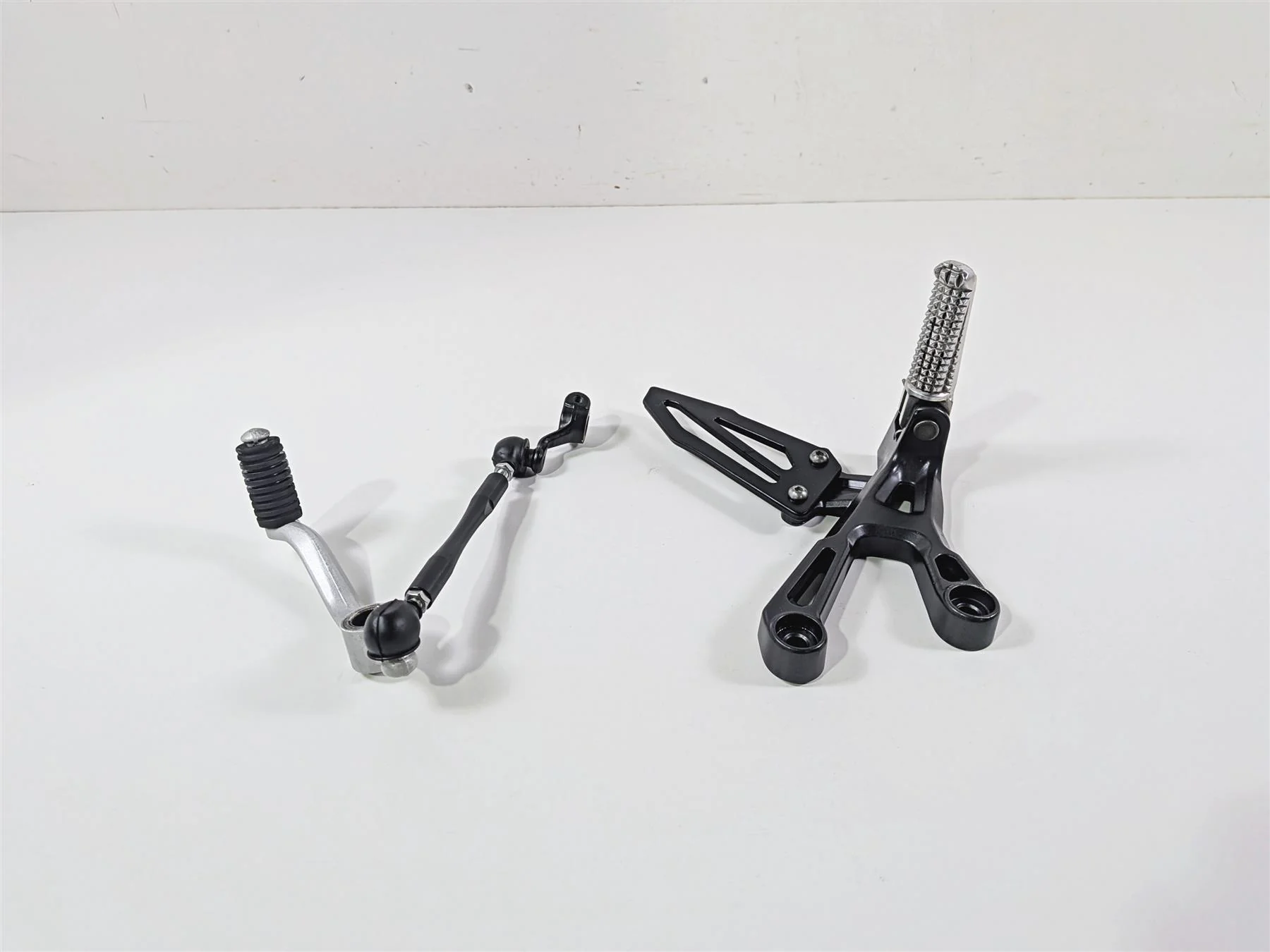 2023 Yamaha MT10 MTN1000 Left Front Footpeg & Shifter B67-27442-10-00 - Image 4