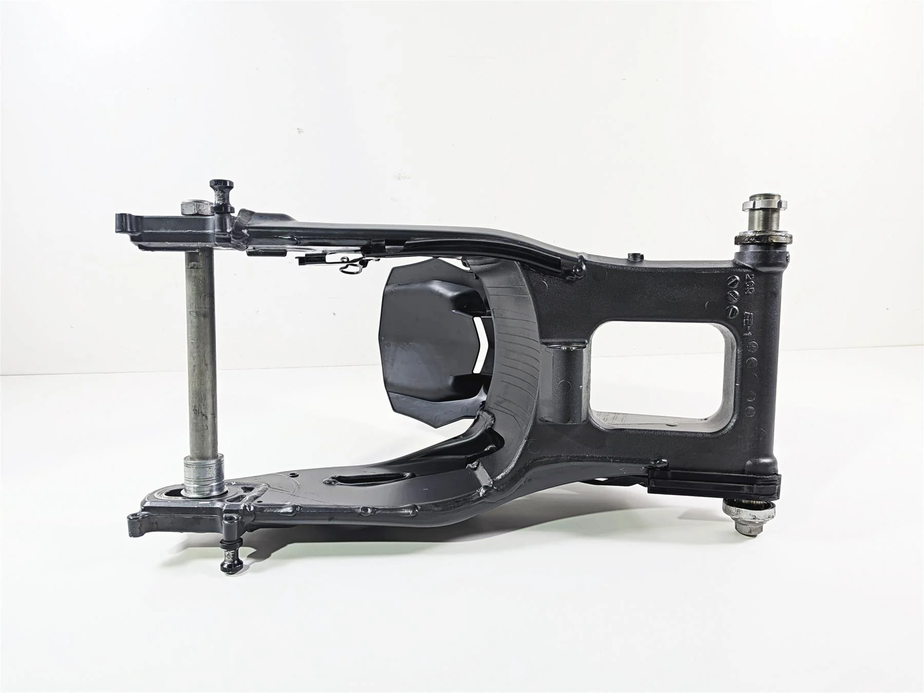 2023 Yamaha MT10 MTN1000 Rear Swingarm Swing Arm & Axle B5Y-22110-00-00 - Image 9