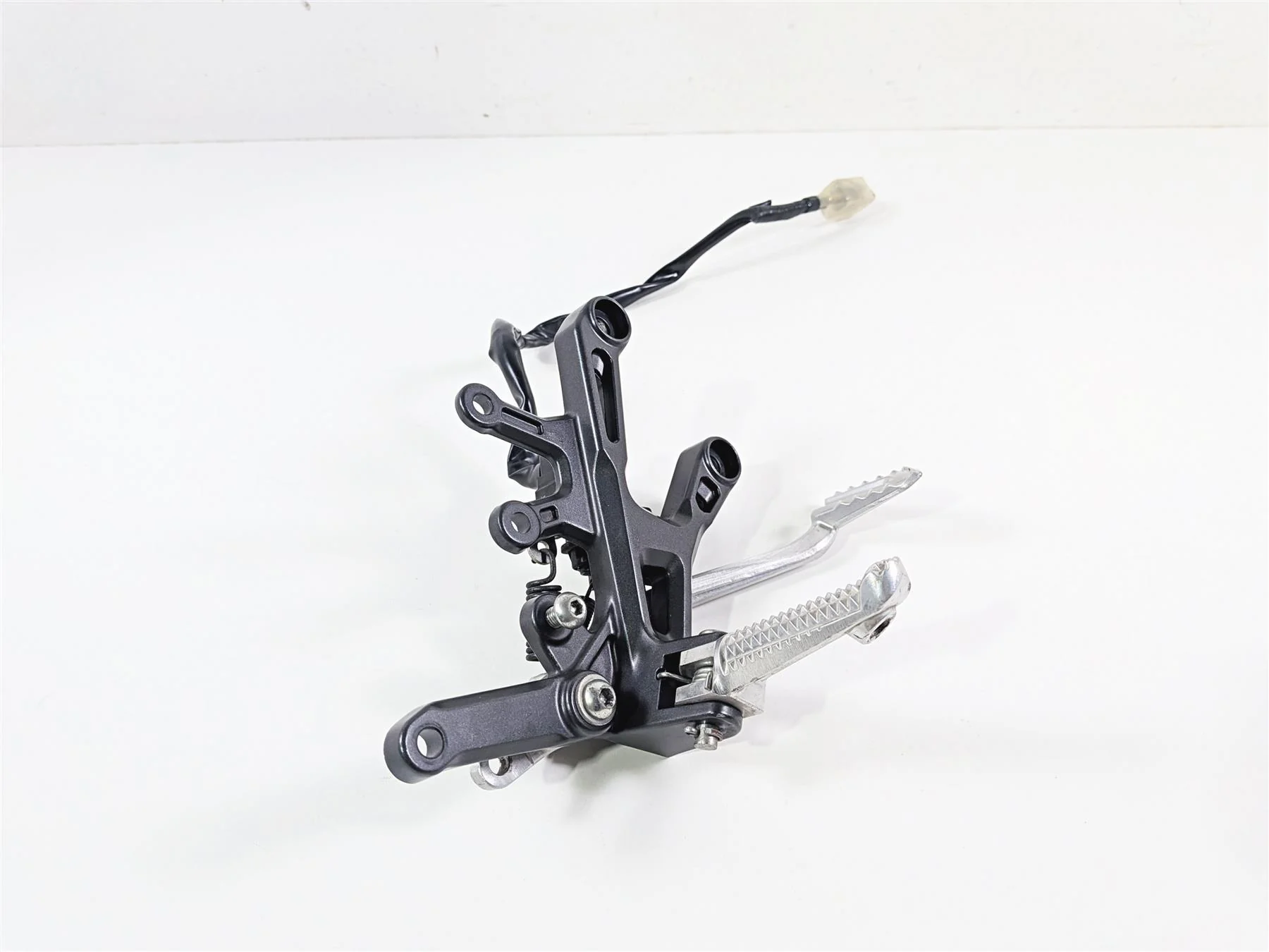 2023 Yamaha MT10 MTN1000 Right Front Footpeg & Brake Pedal B67-27443-10-00 - Image 12