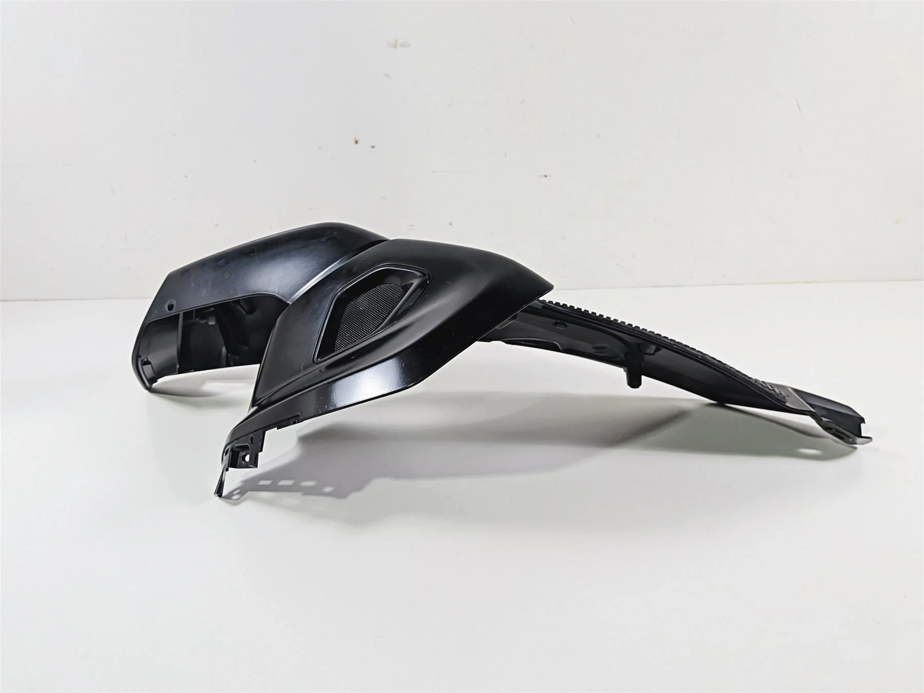 2023 Yamaha MT10 MTN1000 Right Side Upper Tank Cover Fairing B5Y-2137W-00 - Image 4