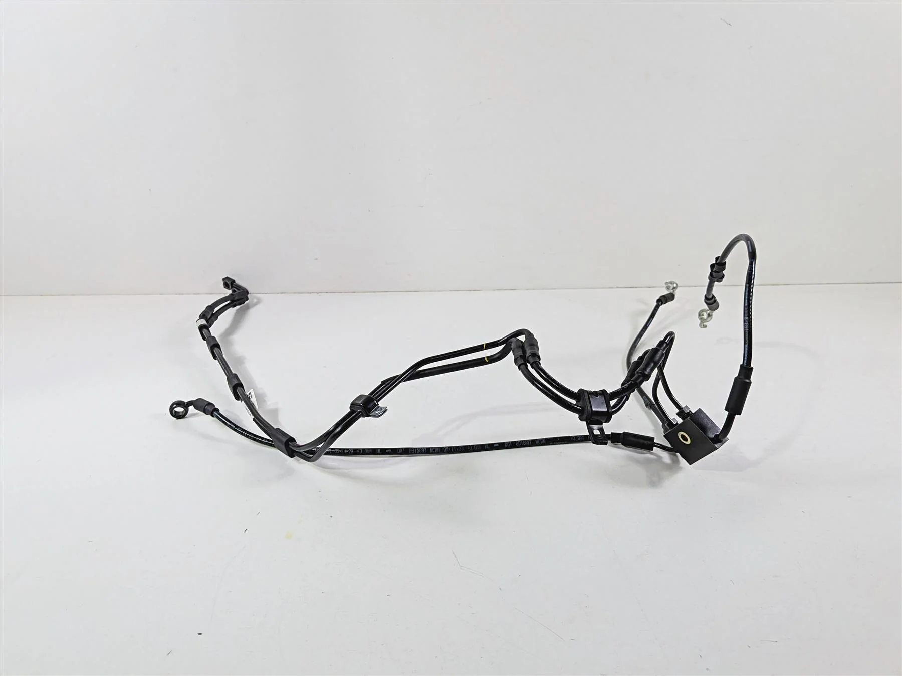 2024 Harley Softail FXLRST Low Rider Abs Front Brake Line Set 41800597 41800595 - Image 2
