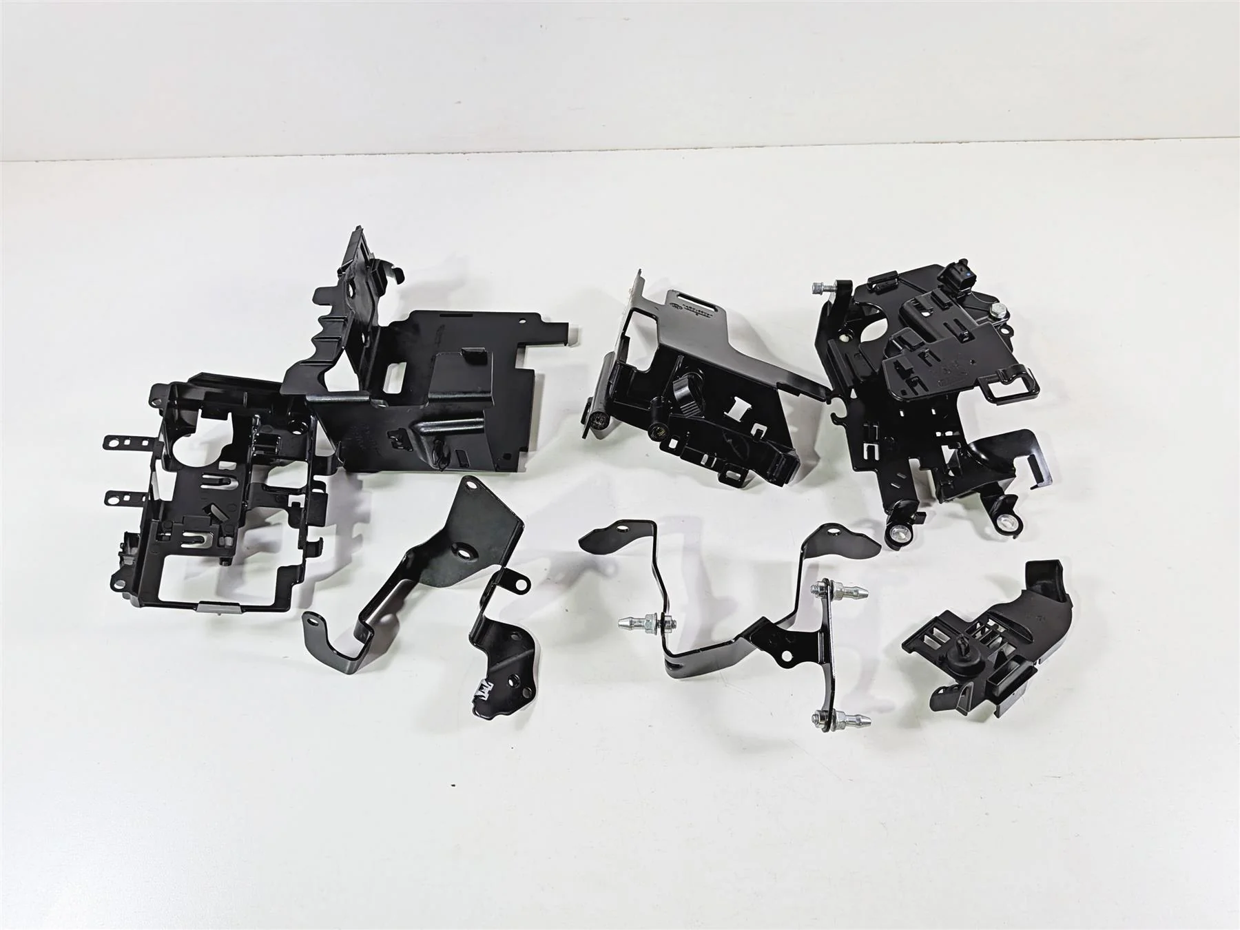 2024 Harley Softail FXLRST Low Rider Battery & Electrical Holder - Read 69201632 - Image 16