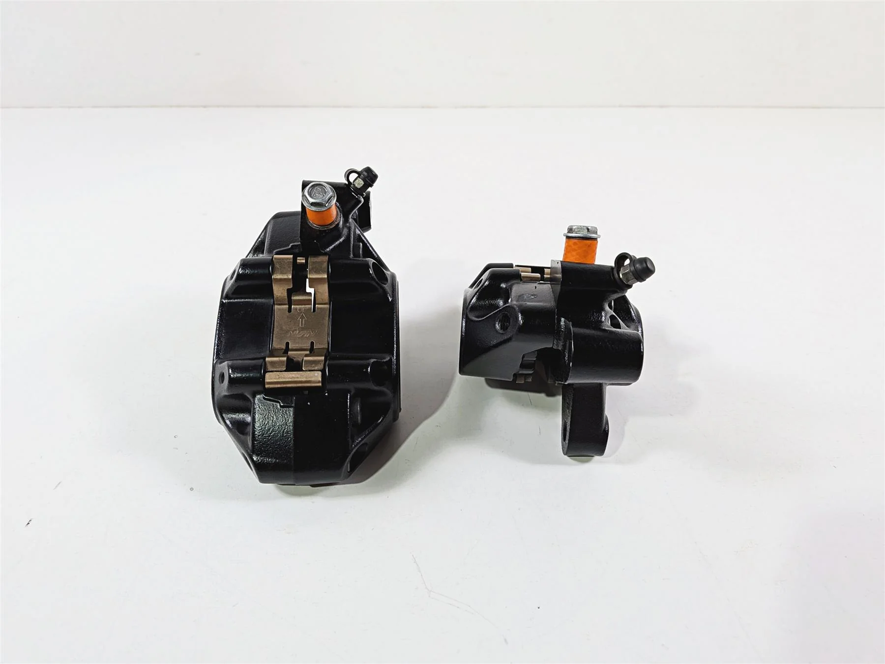 2024 Harley Softail FXLRST Low Rider Front Brake Caliper Set 41300095 41300205 - Image 2