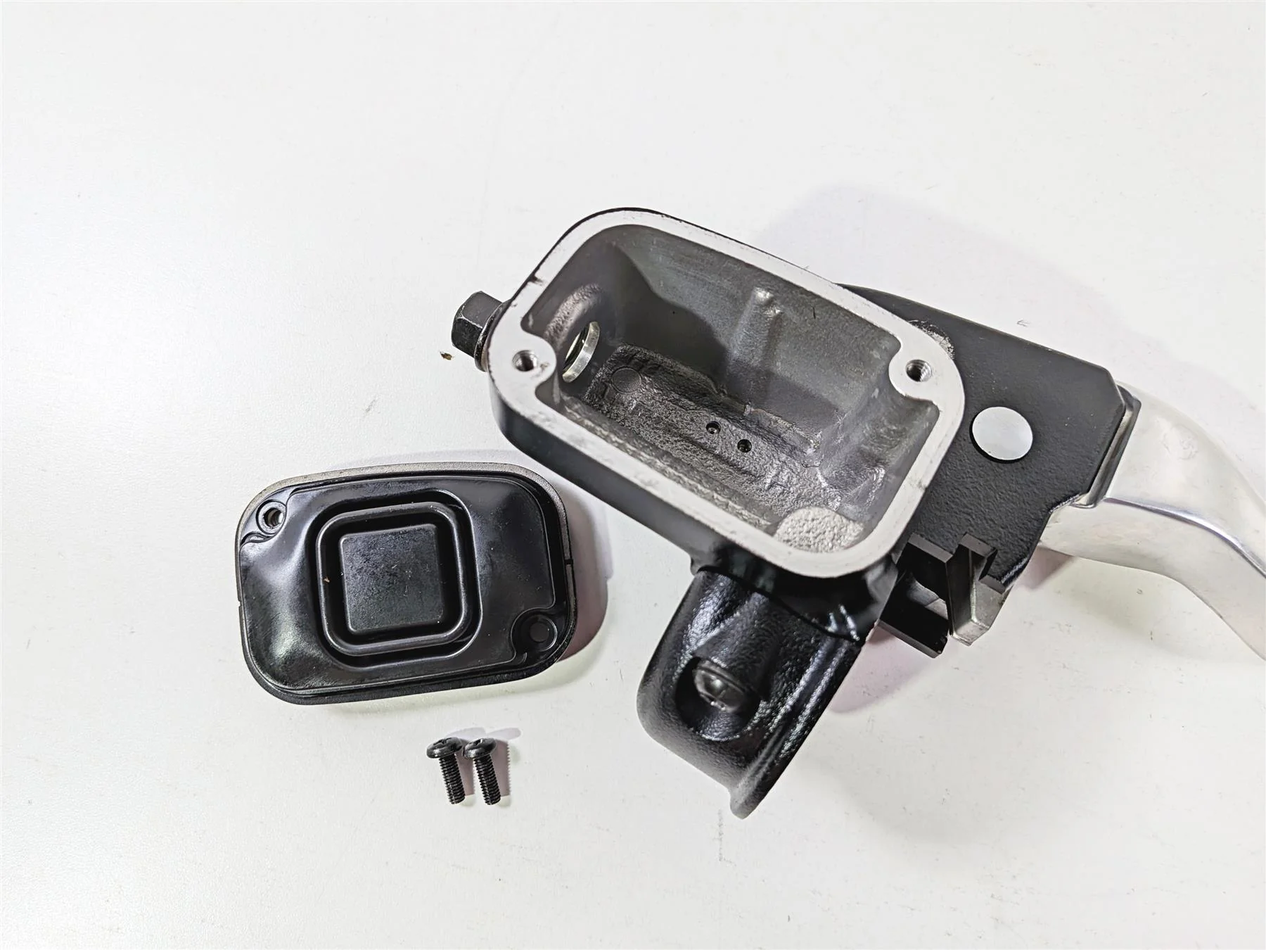 2024 Harley Softail FXLRST Low Rider Front Brake Master Cylinder 5/8" 41700492 - Image 10