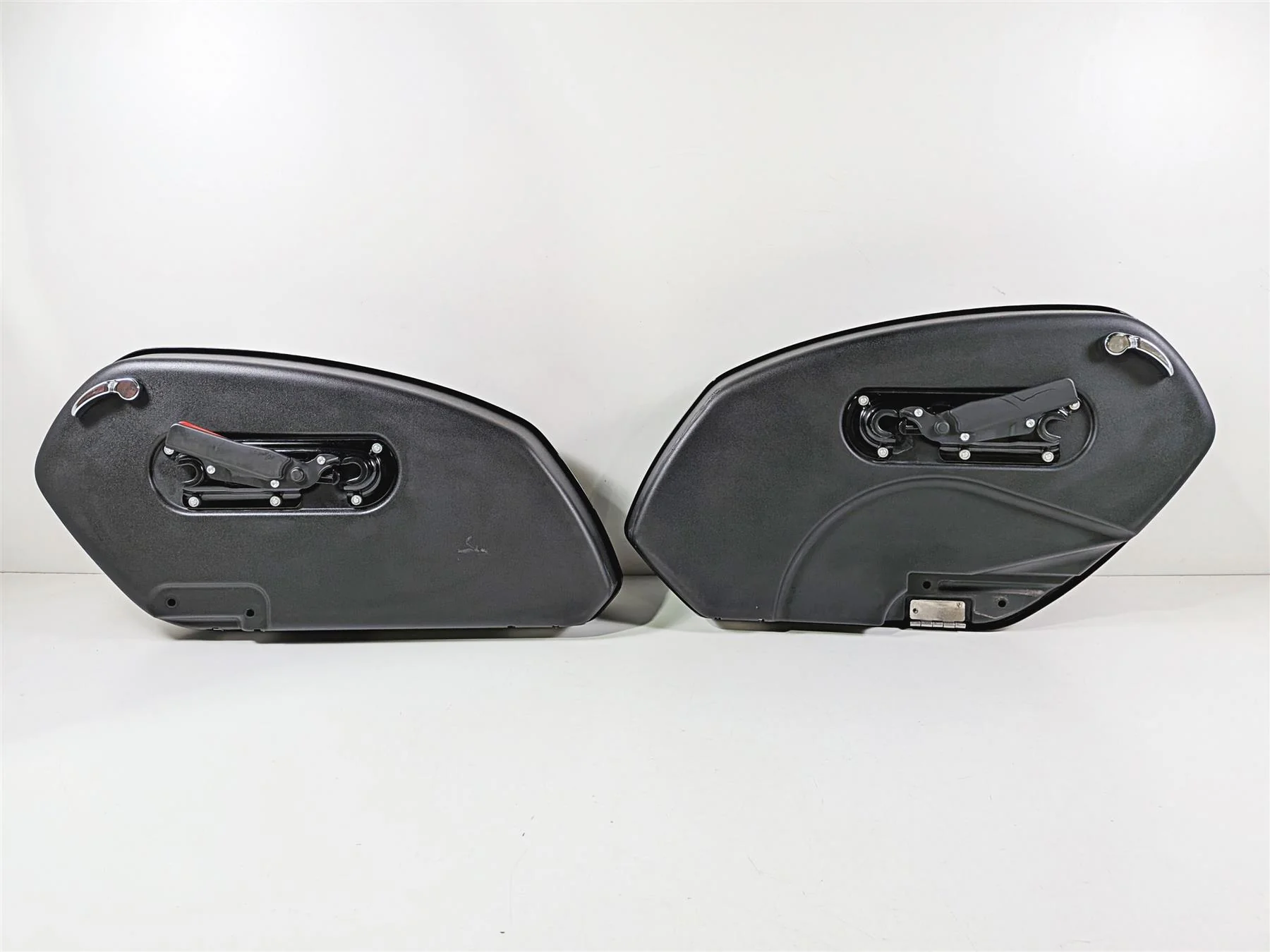 2024 Harley Softail FXLRST Low Rider Left Right Saddlebags & Mounts Set 90202264 - Image 5