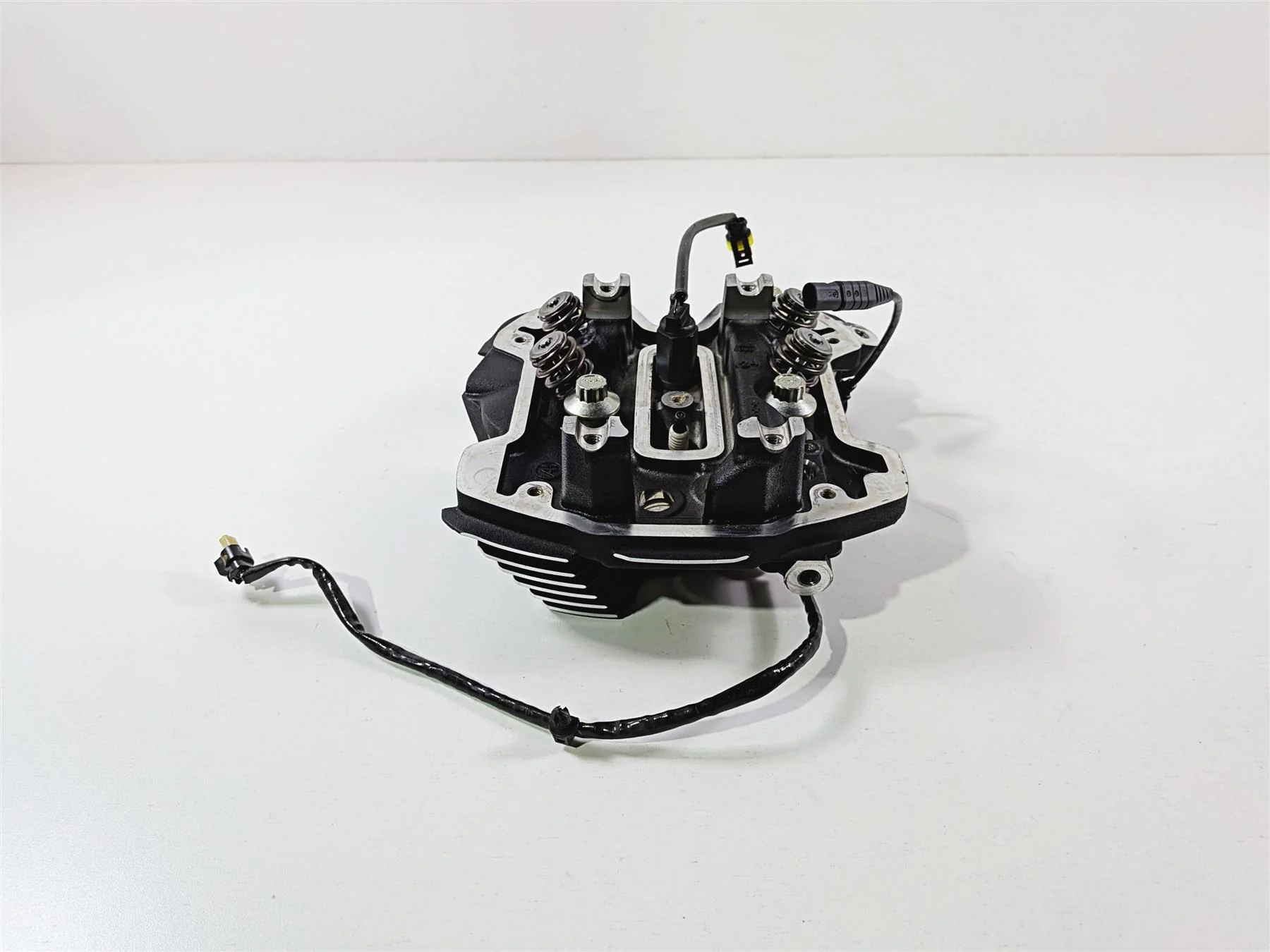 2024 Harley Softail FXLRST Low Rider Rear Cylinder Head 117ci M8 16500388 - Image 3