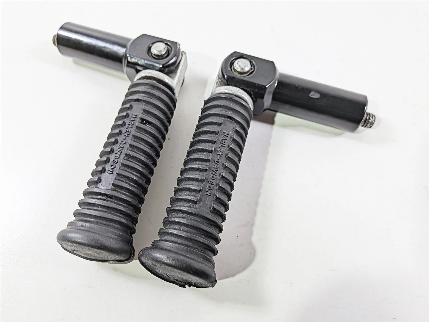 2024 Harley Softail FXLRST Low Rider Rear Passenger Footpeg Set - Read 50501106 - Image 11