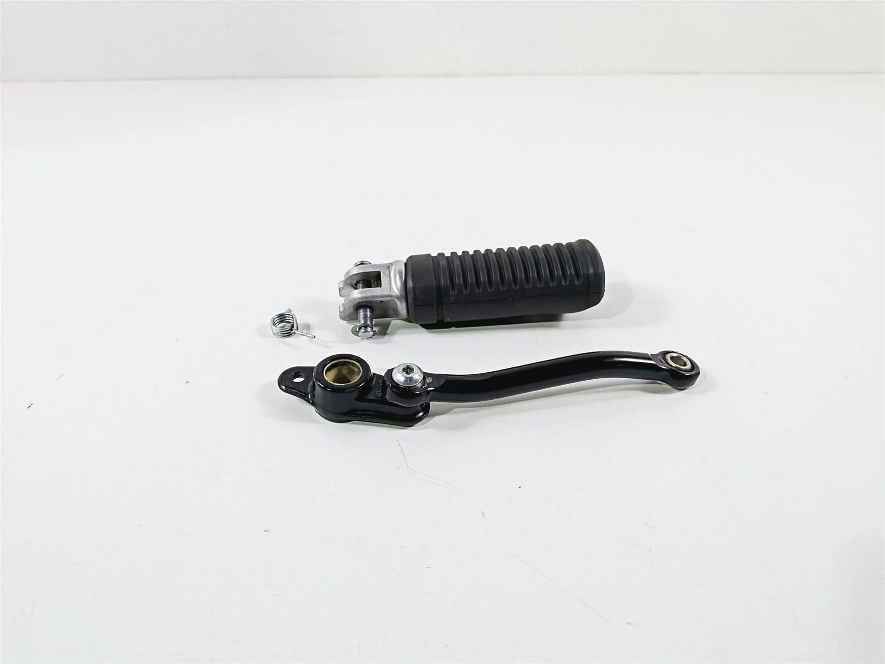 2024 Harley Softail FXLRST Low Rider Right Foot Peg & Brake Linkage 50501106 - Image 2
