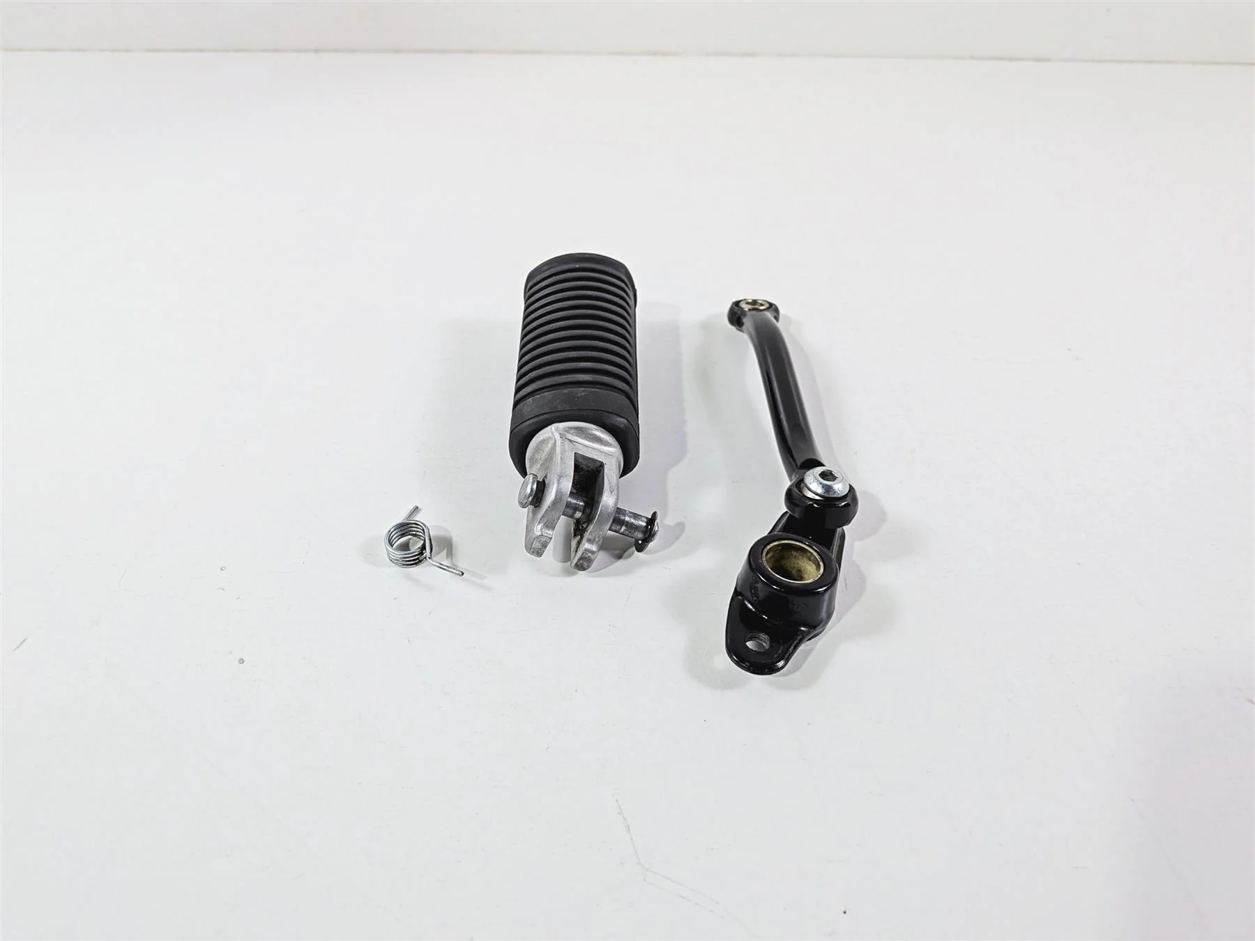 2024 Harley Softail FXLRST Low Rider Right Foot Peg & Brake Linkage 50501106 - Image 3