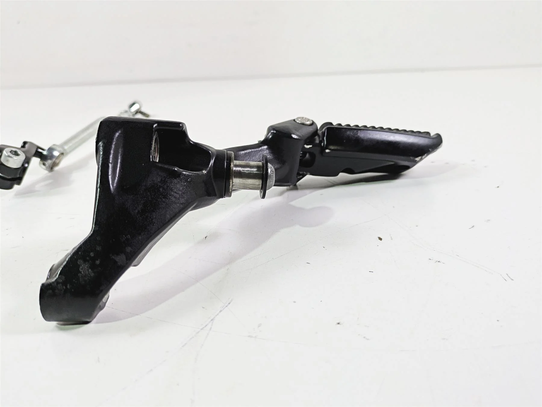 2024 Harley Sportster RH975 S Front Left Mid Footpeg & Link 33600348 - Image 4