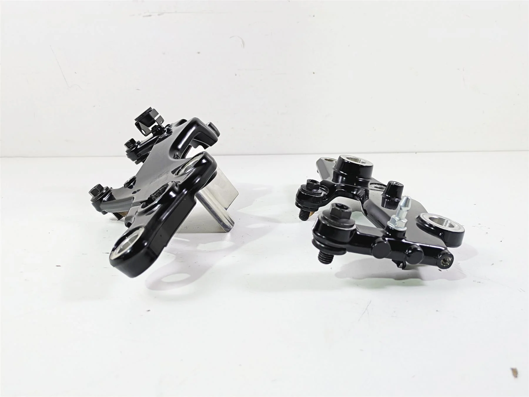 2024 Harley Sportster RH975 S Left Right Frame Mount Brackets 47200746 47200747 - Image 2
