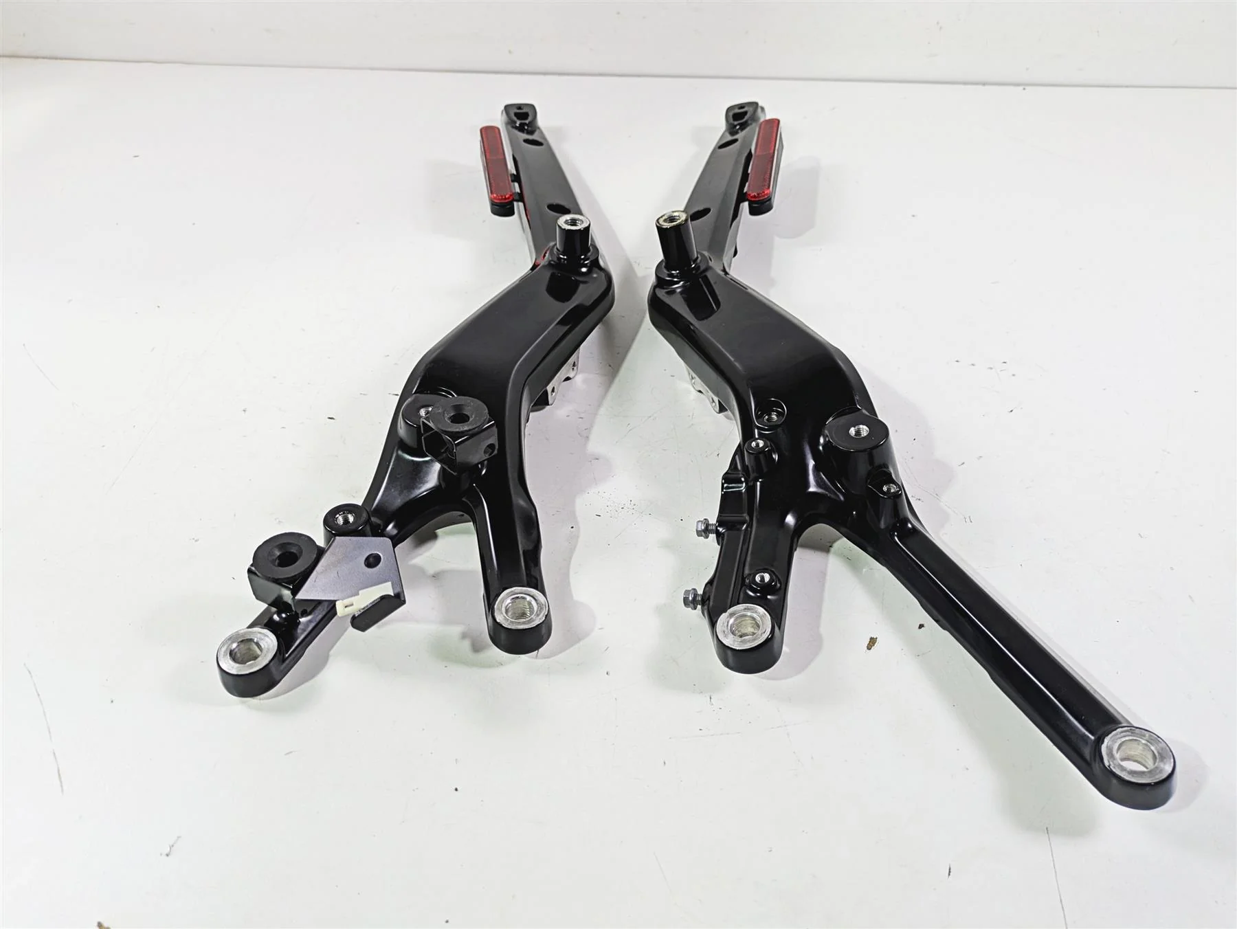 2024 Harley Sportster RH975 S Rear Fender Support Strut Set 47200749A 47200765A - Image 3