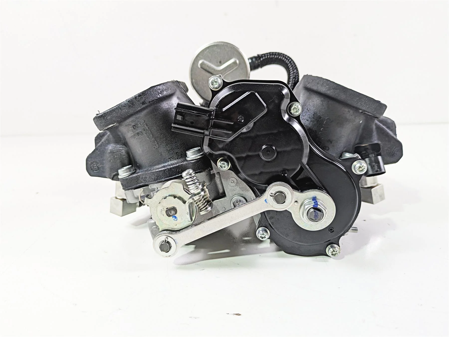 2024 Harley Sportster RH975 S Throttle Body & Fuel Injectors 27300170