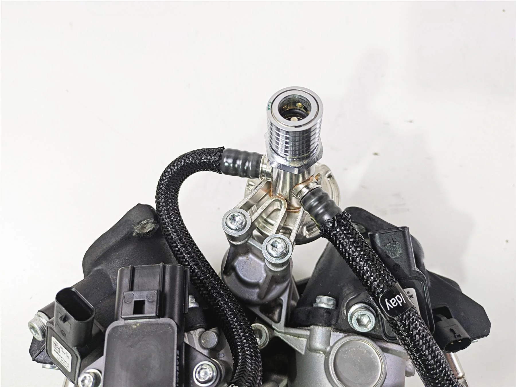 2024 Harley Sportster RH975 S Throttle Body & Fuel Injectors 27300170 - Image 9