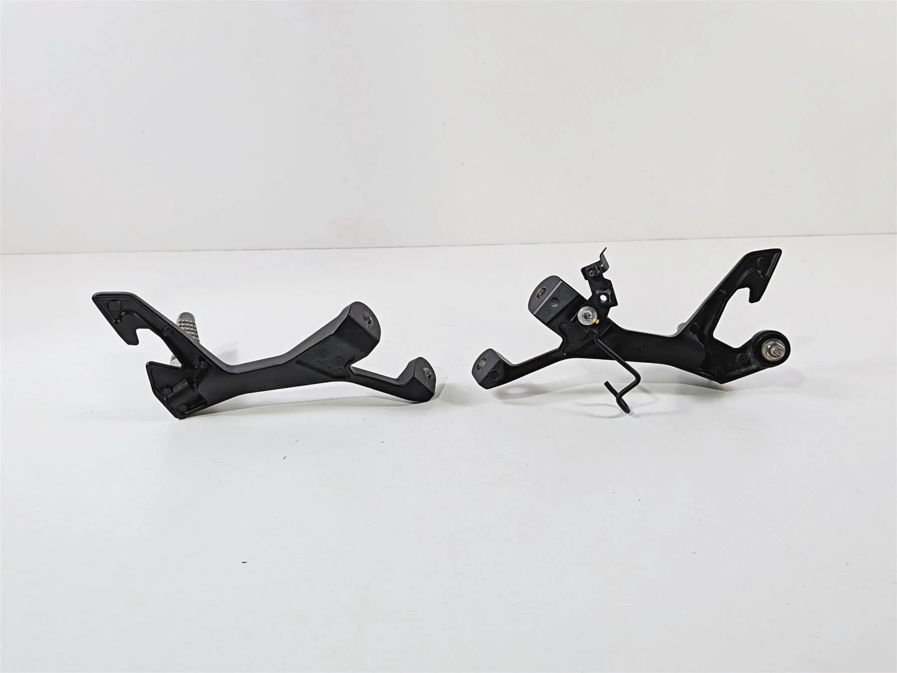 2024 Kawasaki EX500 Ninja 40th An. Rear Passenger Foot Peg 35063-1408 35063-1409 - Image 4