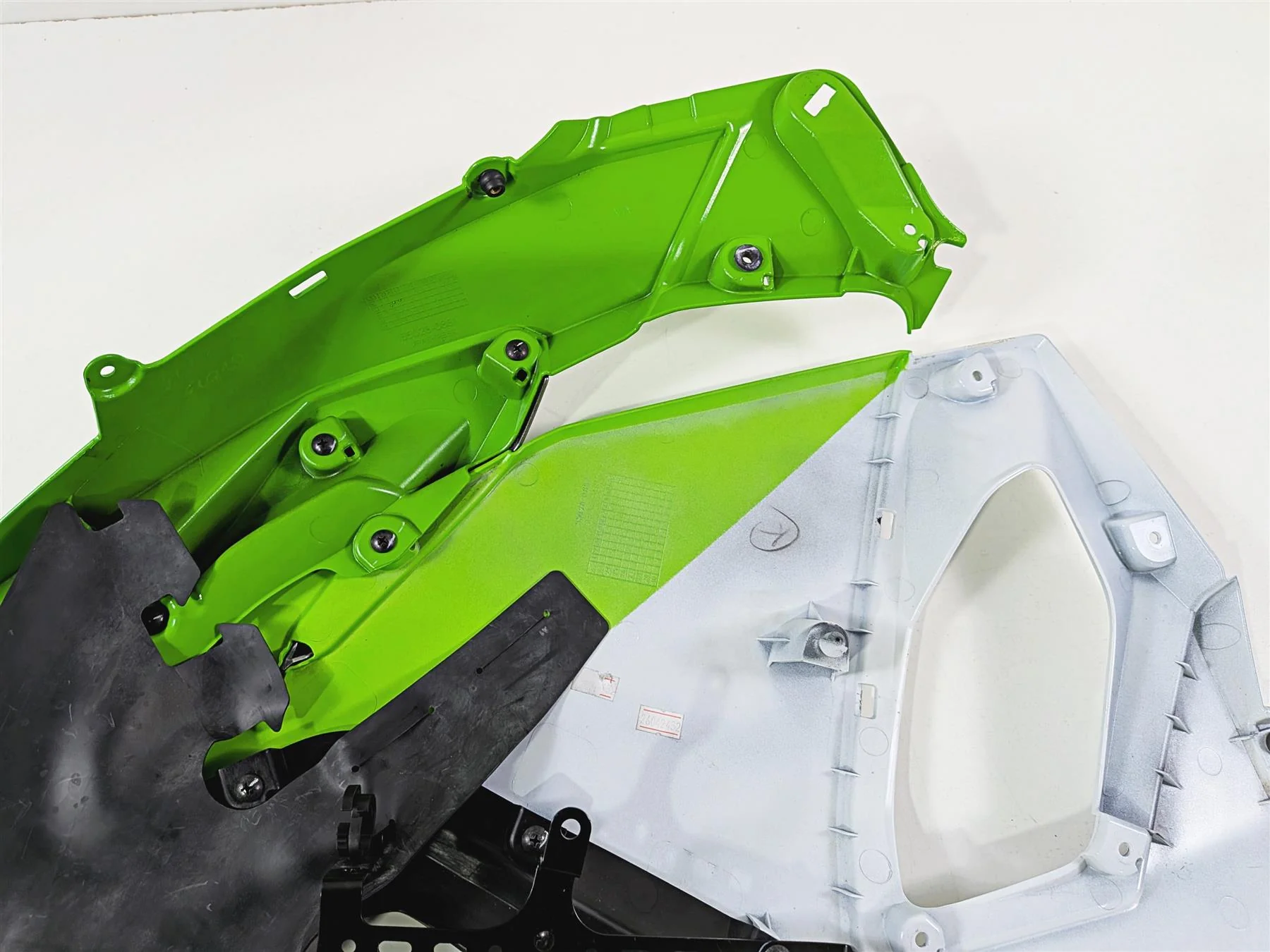 2024 Kawasaki EX500 Ninja 40th An. Right Side Main Cover Fairing 55061-5201 - Image 9