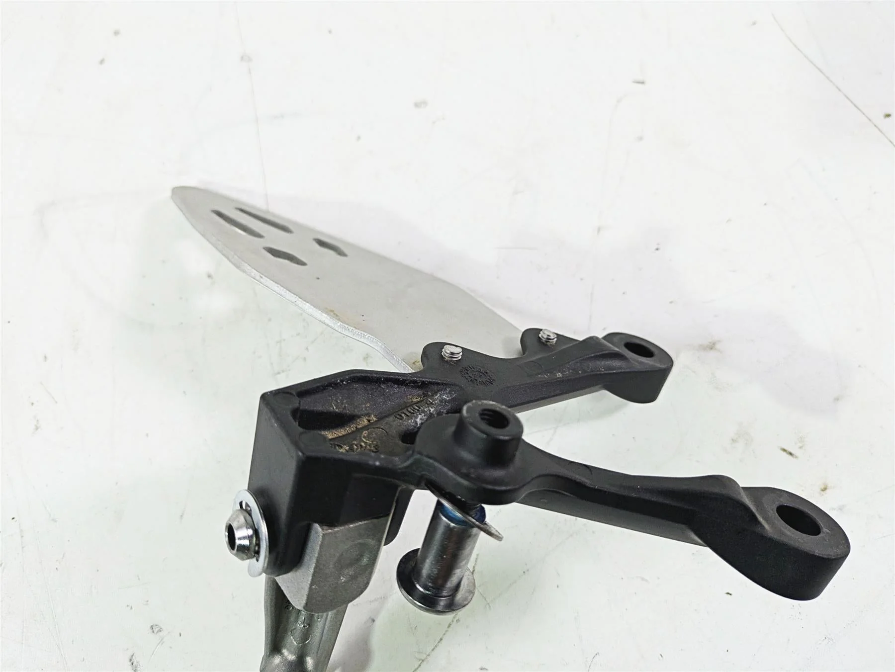 2024 Kawasaki ZX6R ZX636 Ninja Left Foot Peg + Mount & Guard 35063-0160-18R - Image 11
