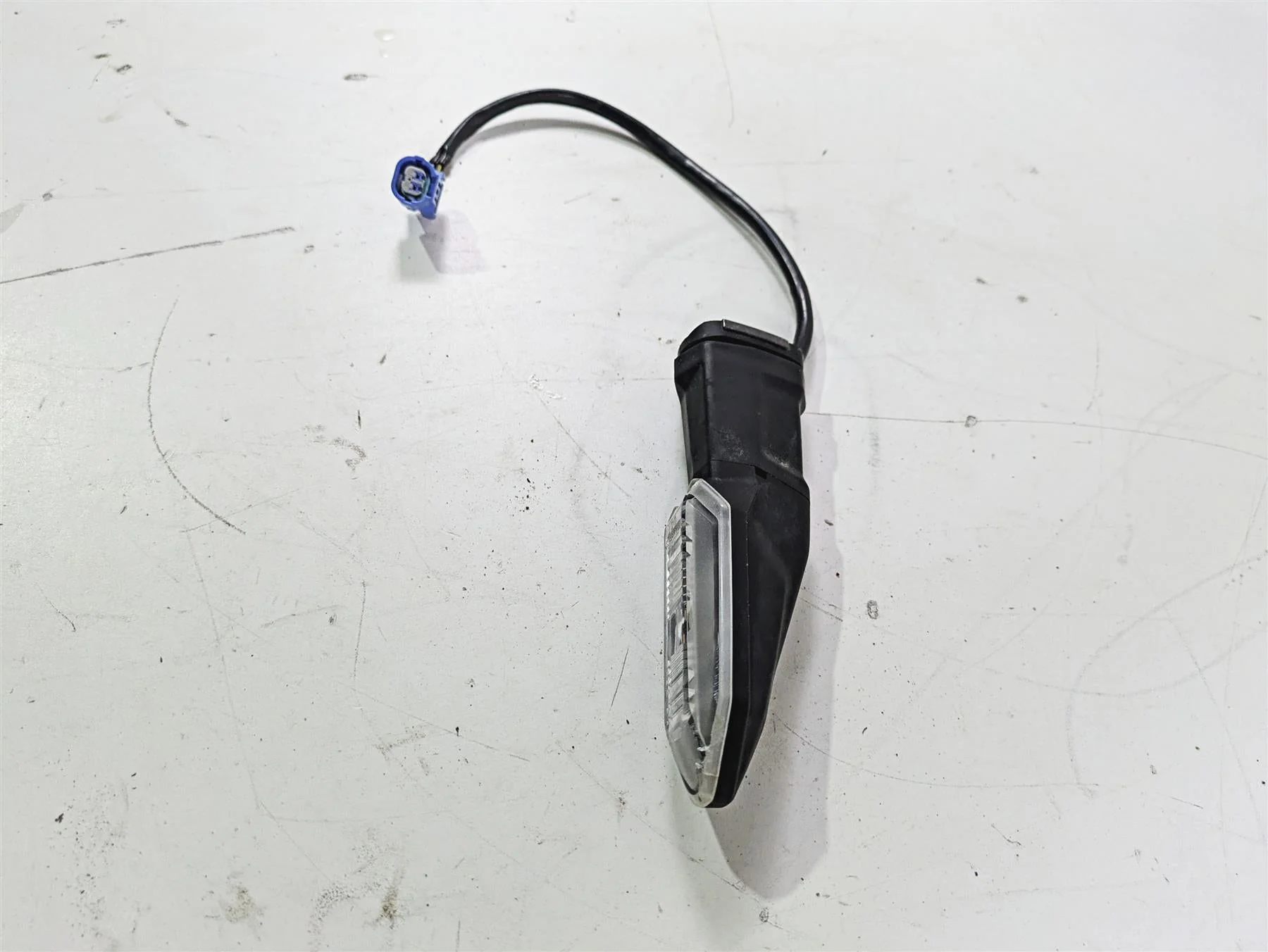 2024 Kawasaki ZX6R ZX636 Ninja Rear Right Blinker Turn Signal - Read 23037-0551 - Image 3