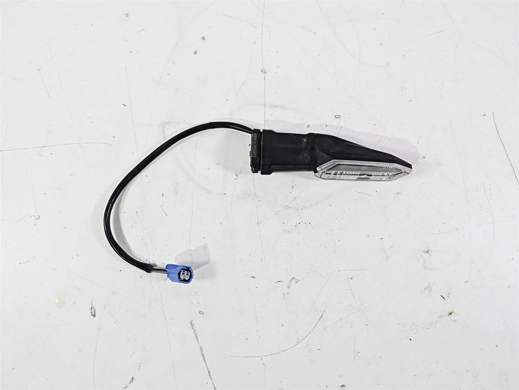 2024 Kawasaki ZX6R ZX636 Ninja Rear Right Blinker Turn Signal - Read 23037-0551 - Image 4
