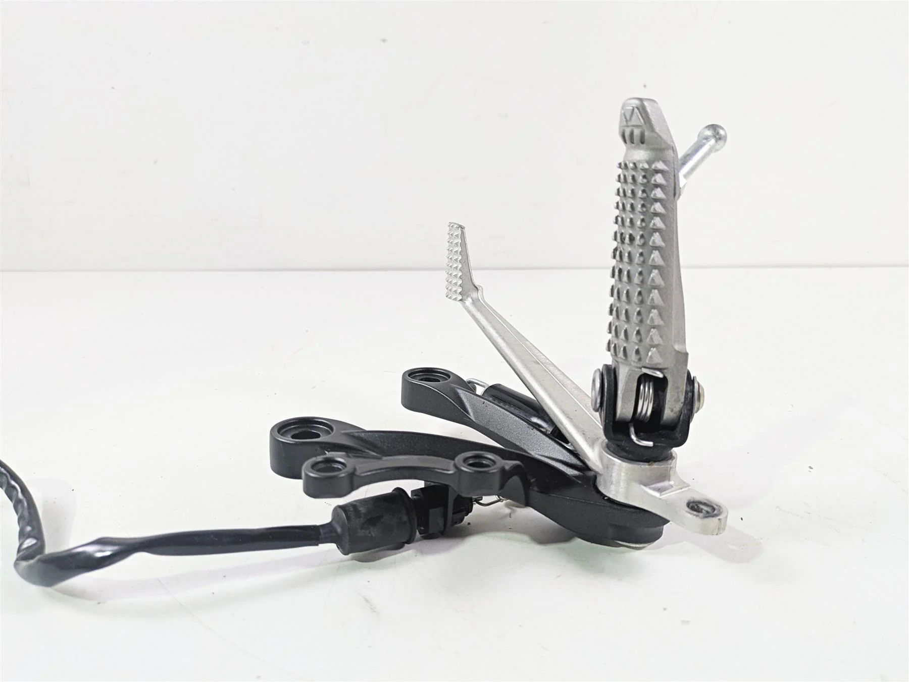 2024 Kawasaki ZX6R ZX636 Ninja Right Footpeg Brake Pedals Set 35063-0590-18R - Image 5