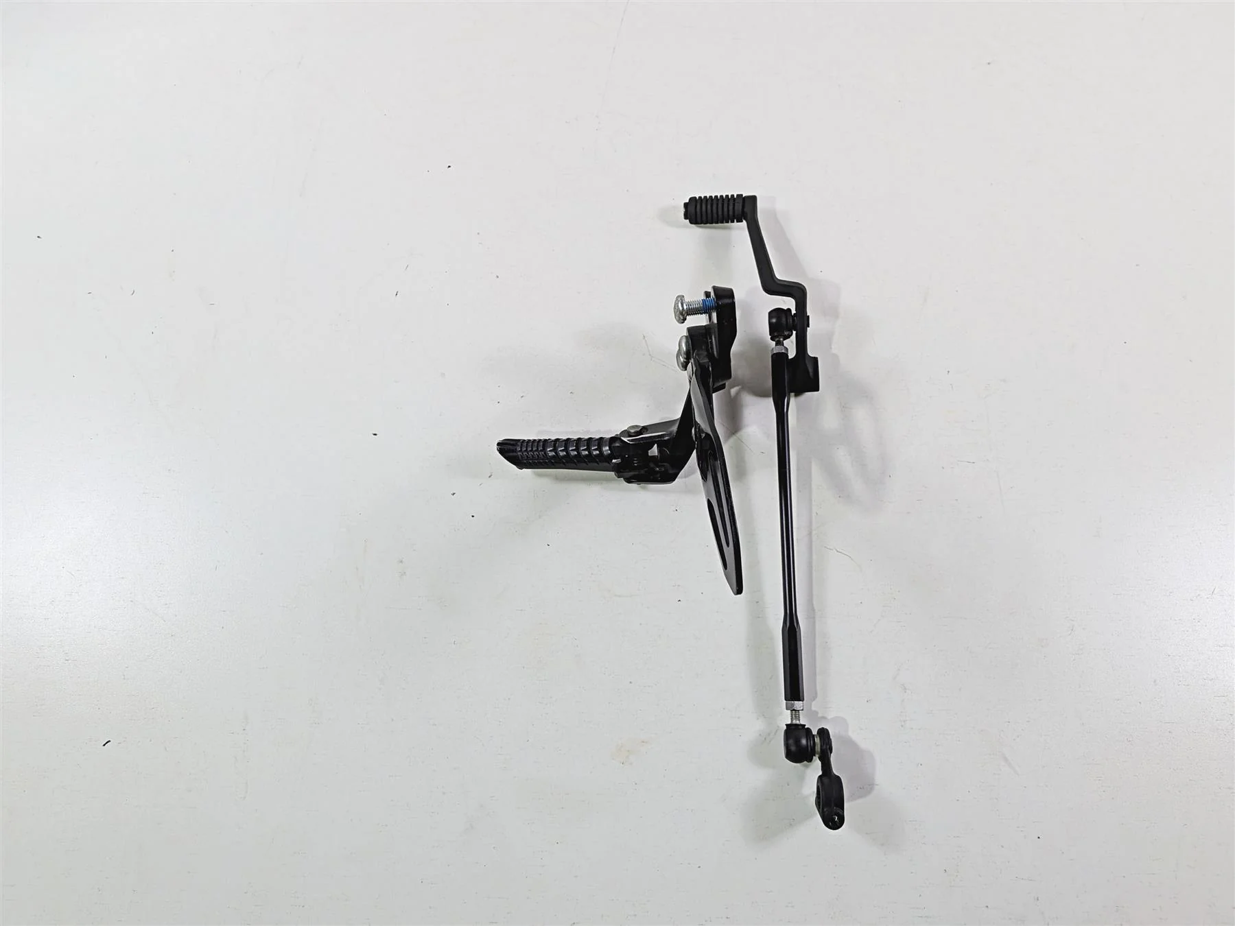 2024 Suzuki GSXR 600 Left Front Footpeg  & Shifter 43521-47H20 25600-14J11 - Image 2