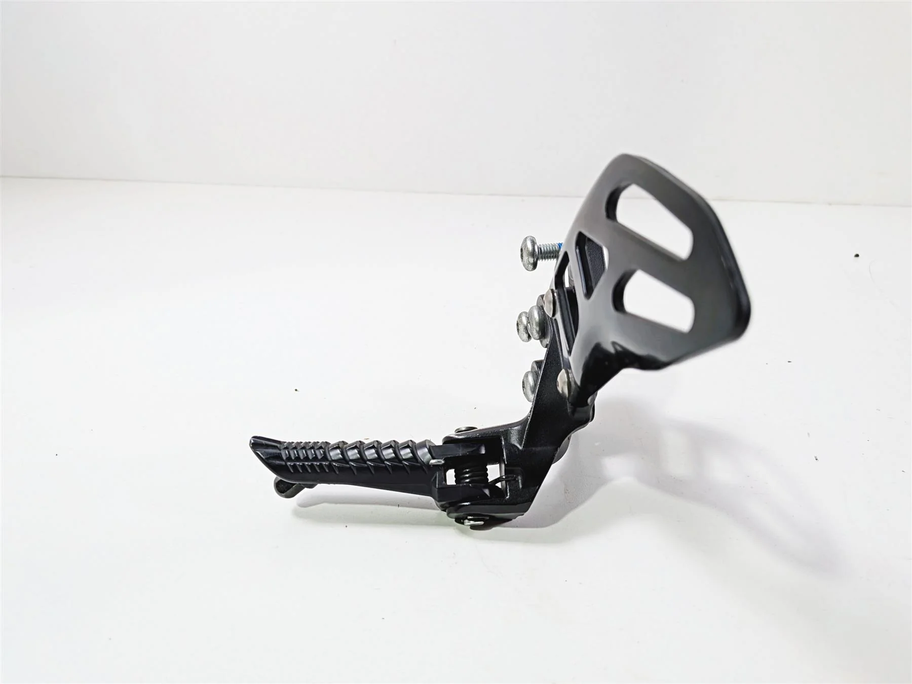 2024 Suzuki GSXR 600 Left Front Footpeg  & Shifter 43521-47H20 25600-14J11 - Image 3