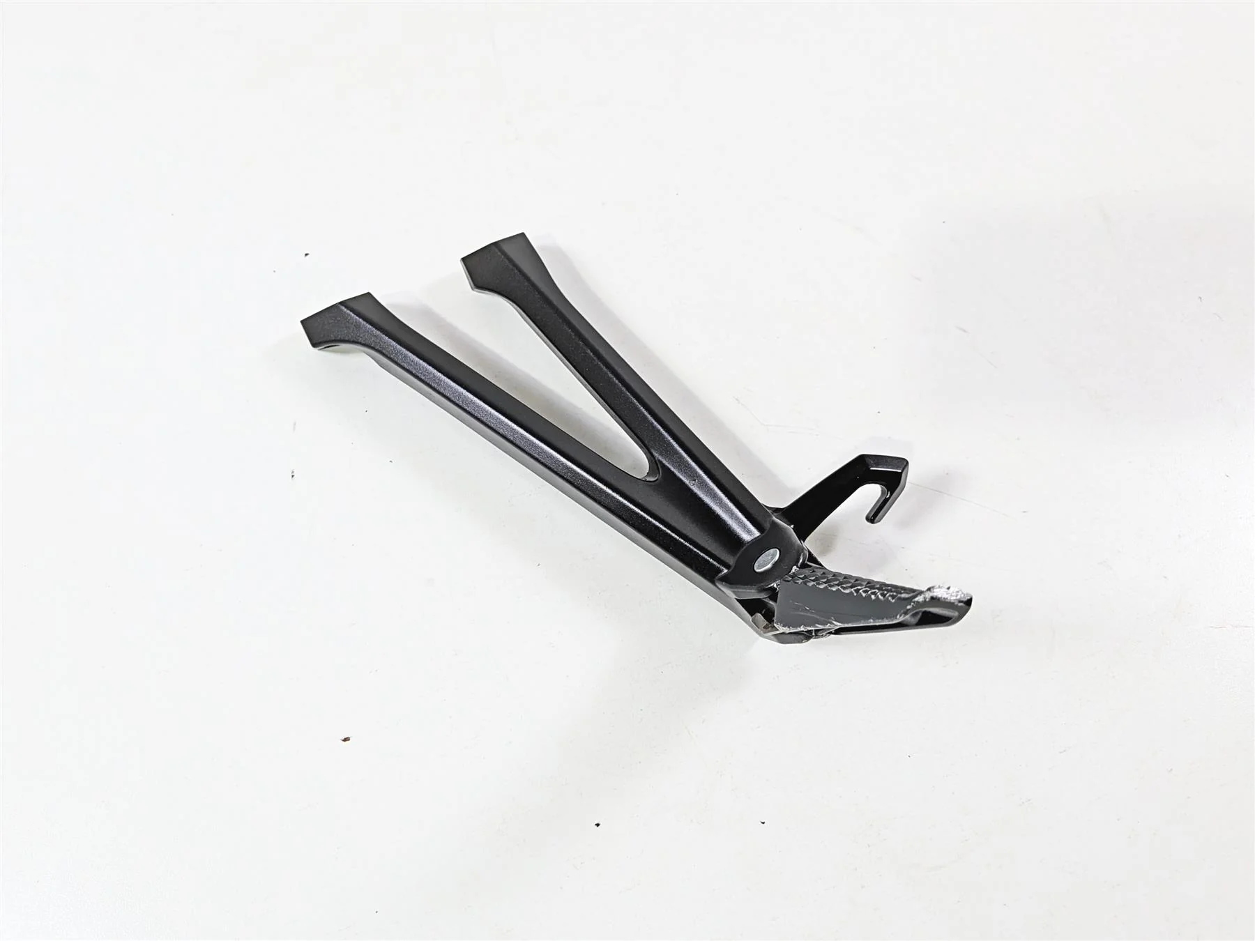 2024 Suzuki GSXR 600 Left Rear Passenger Footpeg Foot Peg Rest Set 43700-14J30