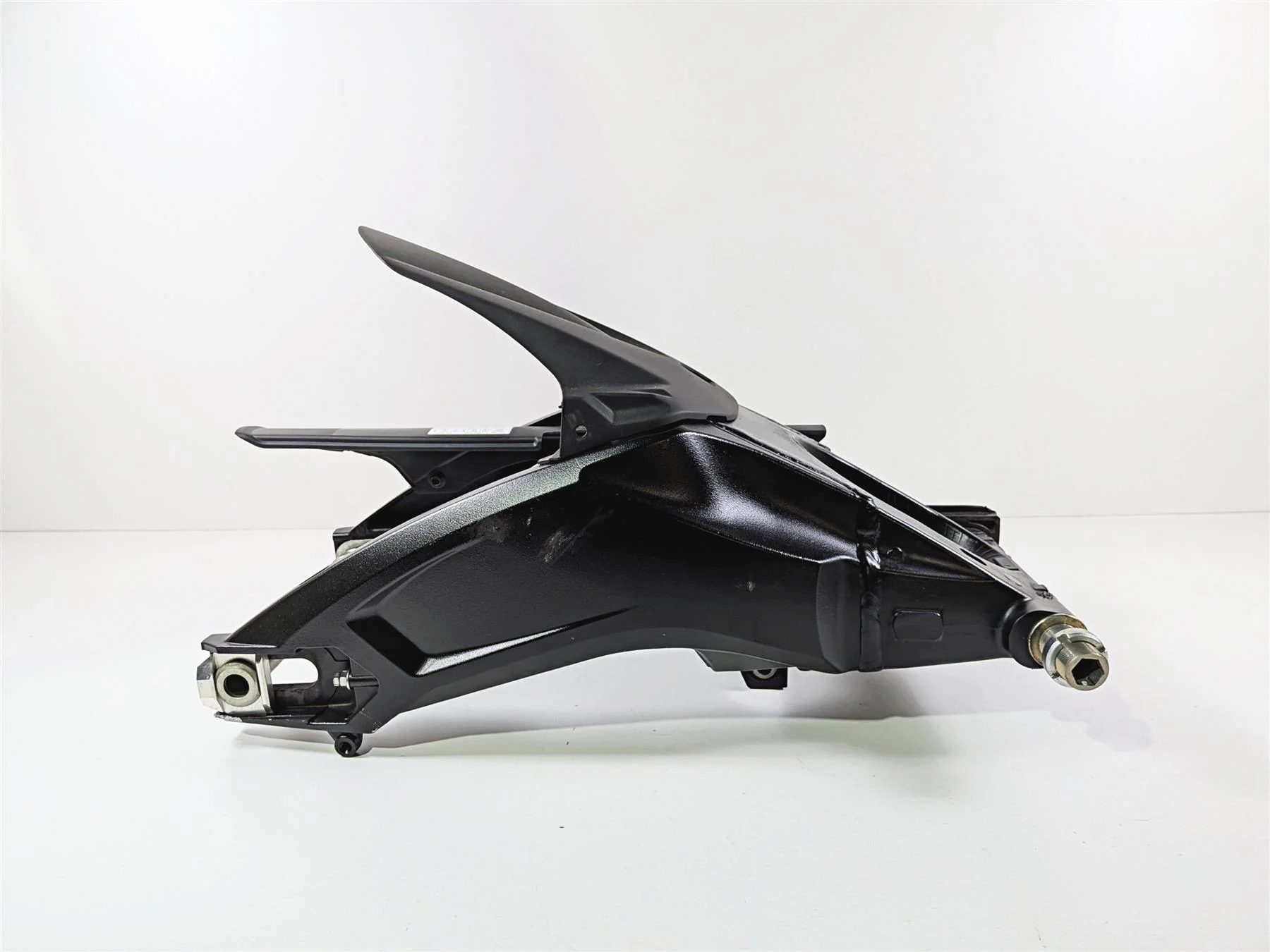 2024 Suzuki GSXR 600 Rear Swing Arm Swingarm & Guard 61000-14J01-YAP - Image 4