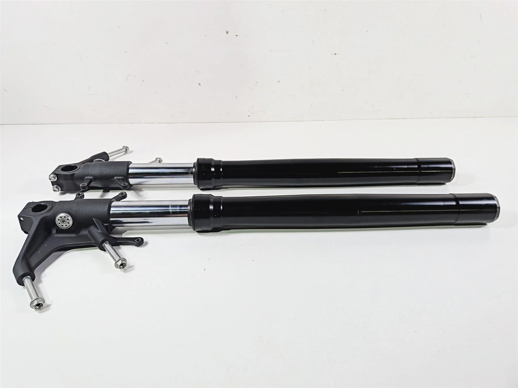 2024 Suzuki GSXR600 Front Fork Leg Set Showa - 2K Only 51103-14J11 51104-14J11 - Image 2
