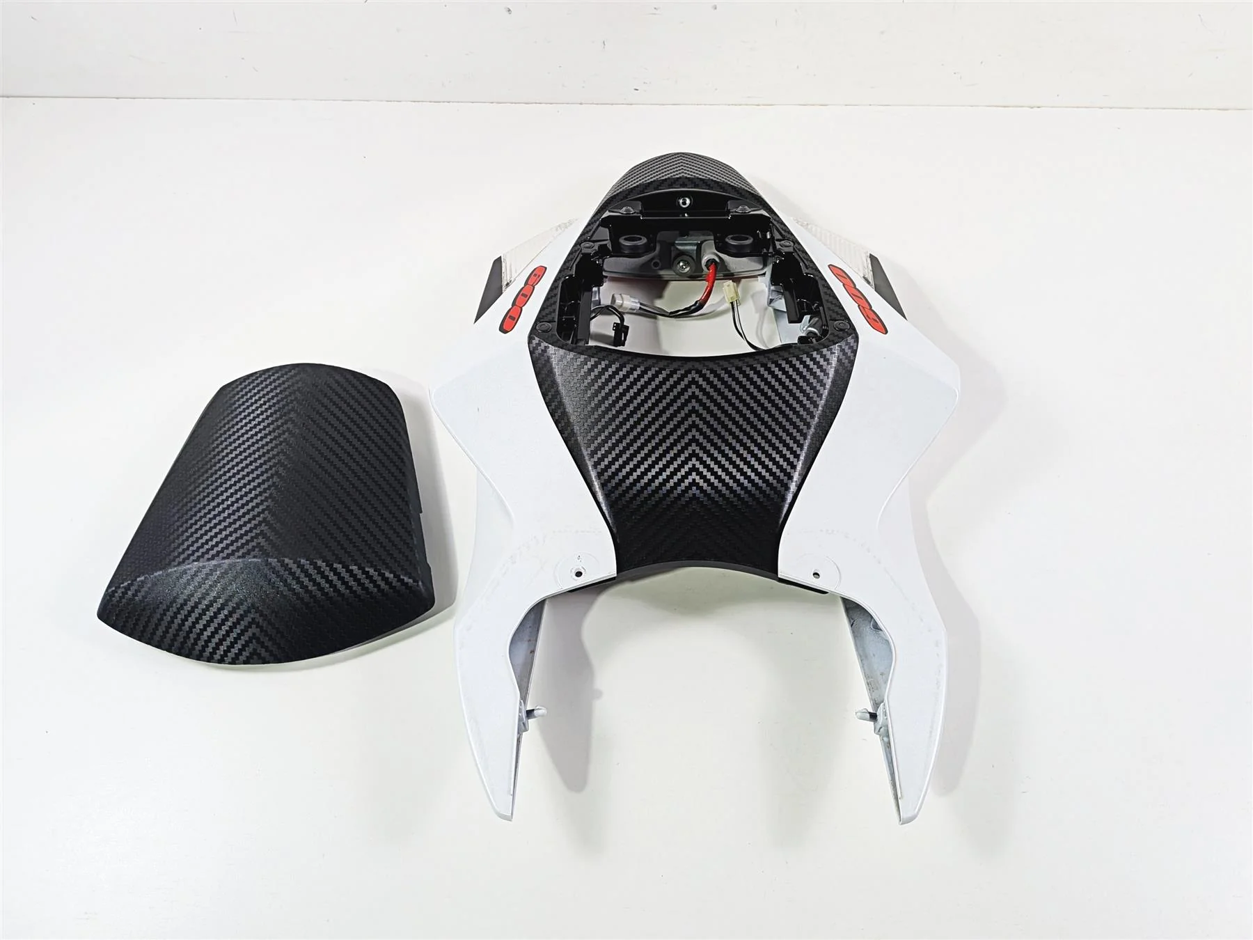 2024 Suzuki GSXR600 Full Tail Fairing Taillight Blinker 47100-14J10 47200-14J10 - Image 5