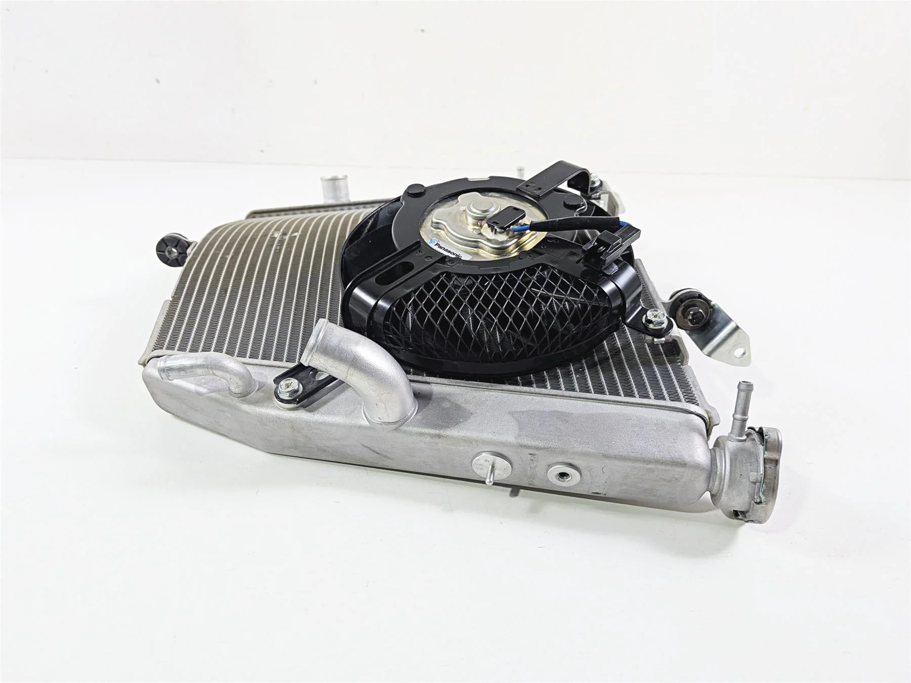 2024 Suzuki GSXR600 Nice Radiator Fan Reservoir 2K Only 17710-14J00 - Image 9