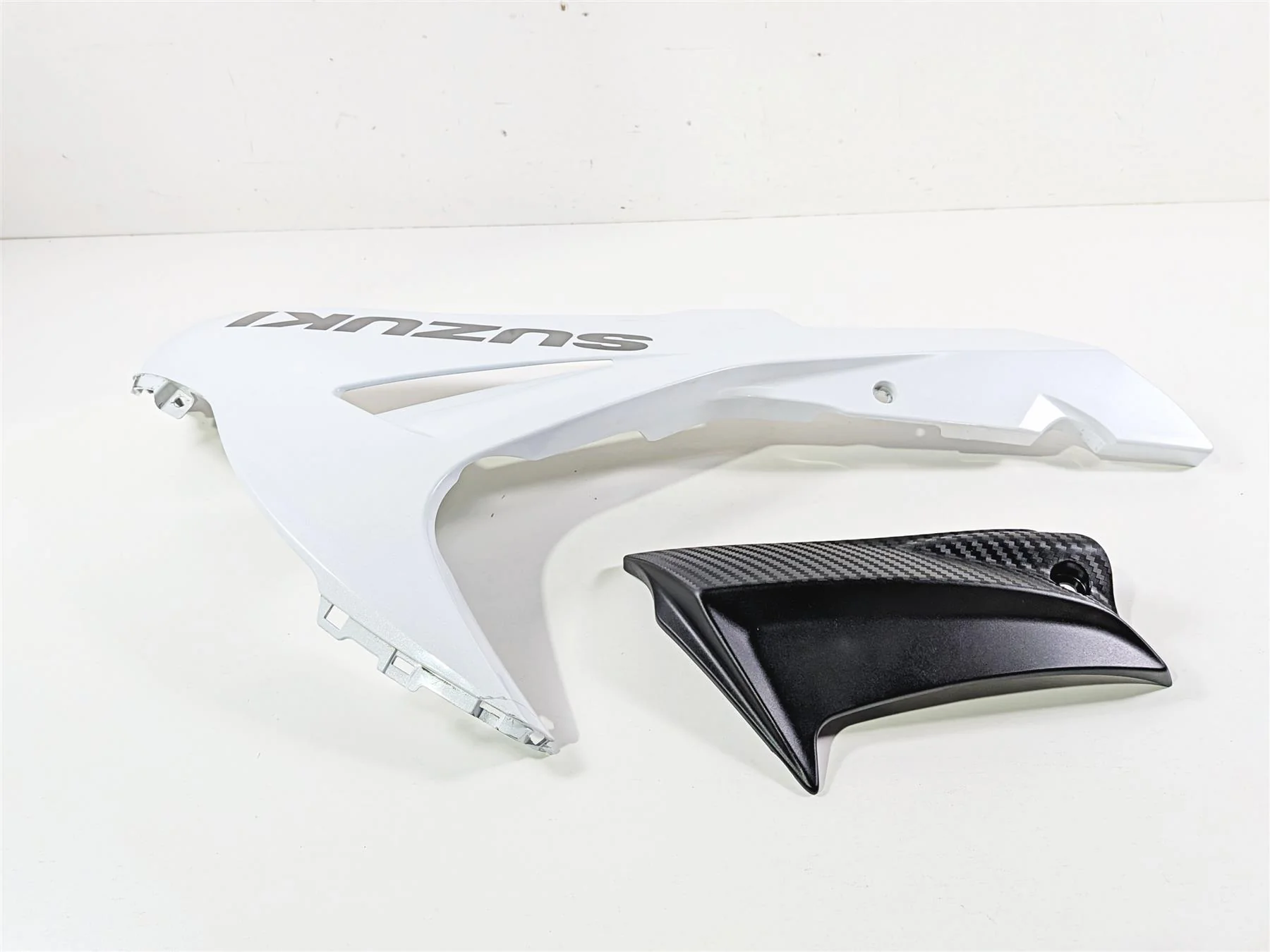 2024 Suzuki GSXR600 Oem Right Side Lower Main Fairing Set 94450-14JA0 94471-14J0 - Image 4