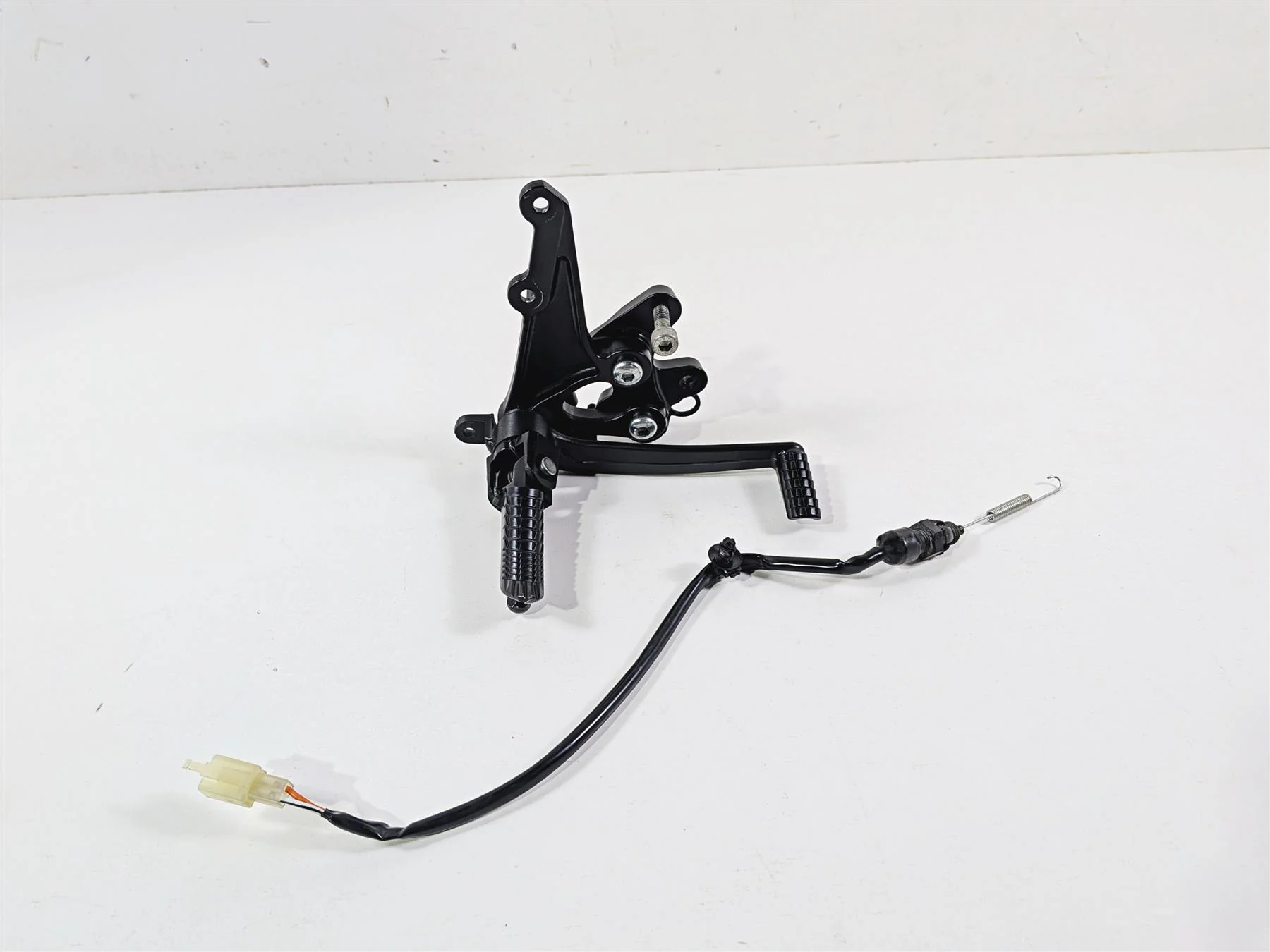 2024 Suzuki GSXR600 Right Front Footpeg Brake Pedal Set Rearset 43511-14J10