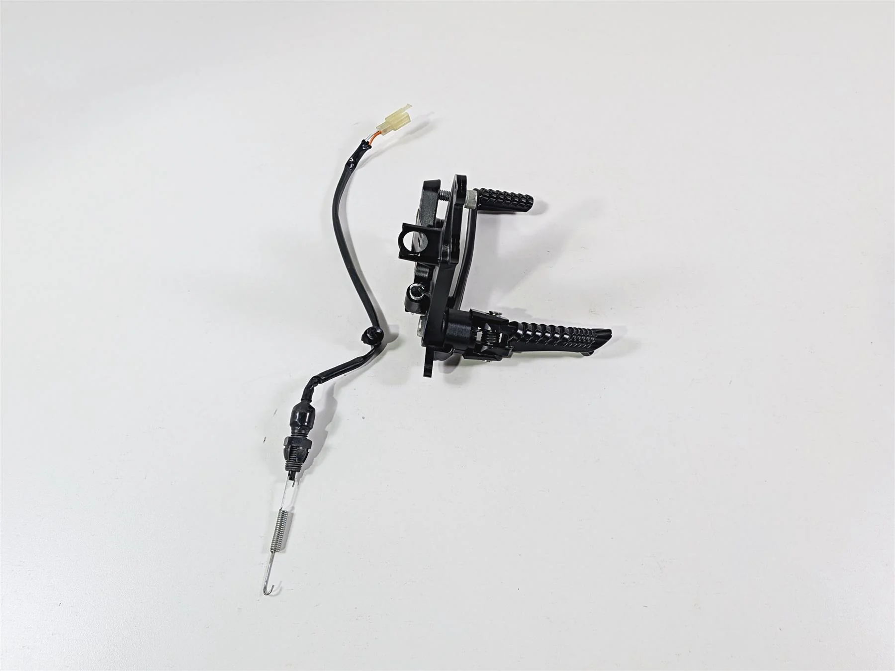 2024 Suzuki GSXR600 Right Front Footpeg Brake Pedal Set Rearset 43511-14J10 - Image 2