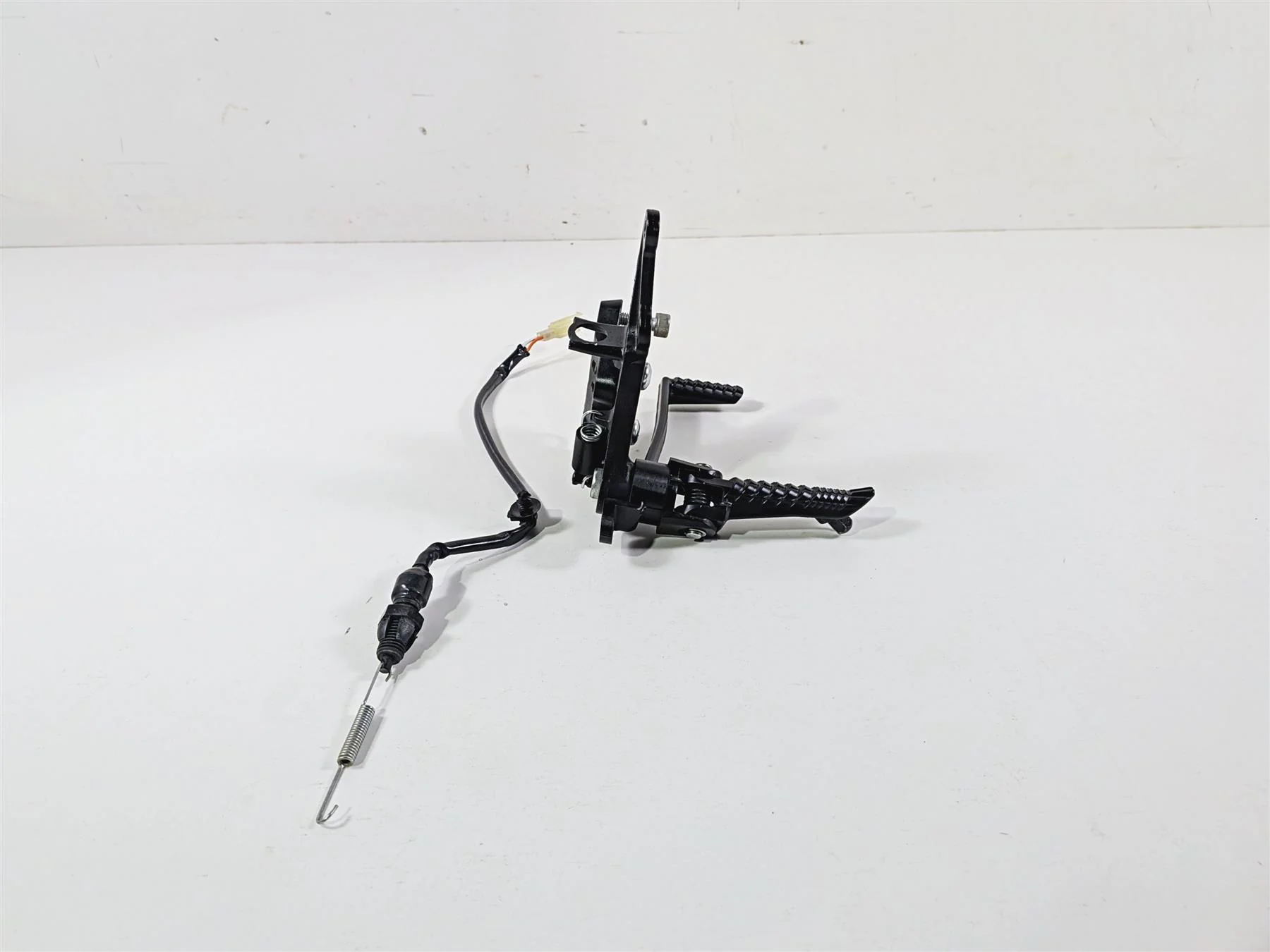 2024 Suzuki GSXR600 Right Front Footpeg Brake Pedal Set Rearset 43511-14J10 - Image 3