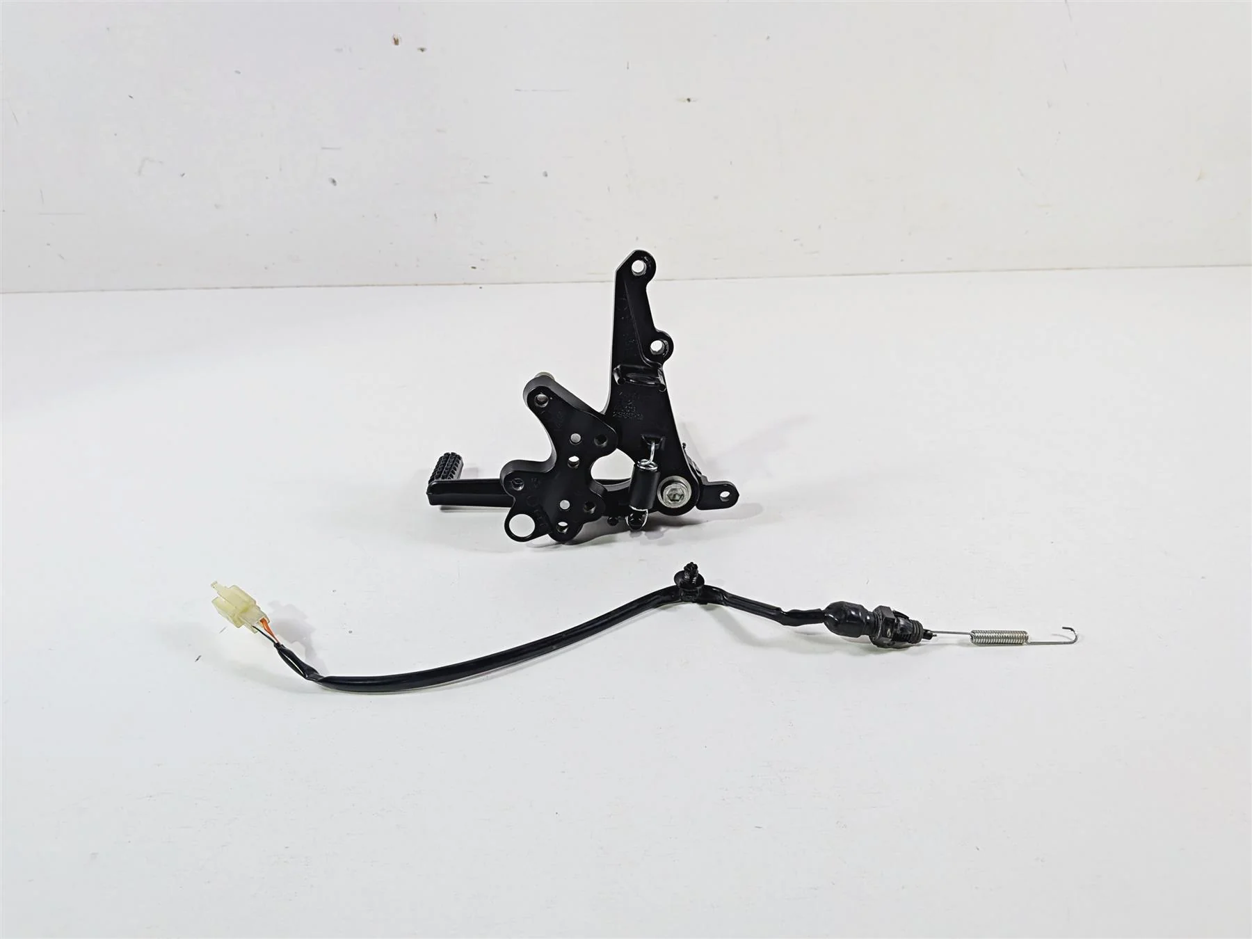 2024 Suzuki GSXR600 Right Front Footpeg Brake Pedal Set Rearset 43511-14J10 - Image 4