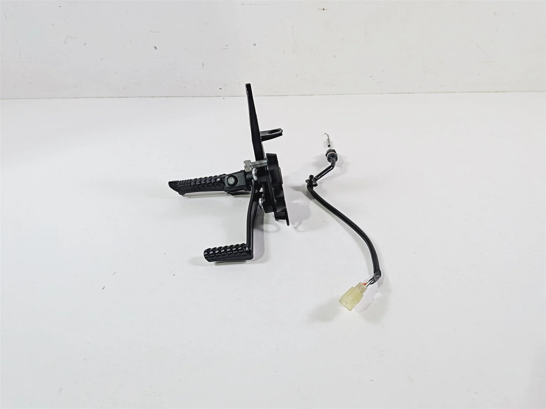 2024 Suzuki GSXR600 Right Front Footpeg Brake Pedal Set Rearset 43511-14J10 - Image 5