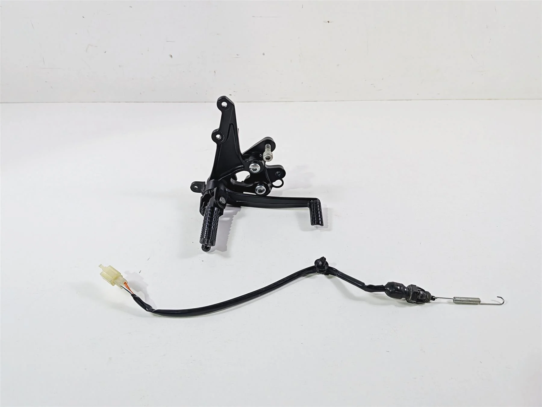 2024 Suzuki GSXR600 Right Front Footpeg Brake Pedal Set Rearset 43511-14J10 - Image 6