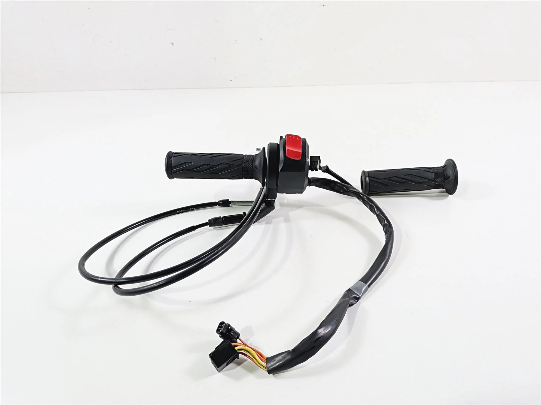 2024 Suzuki GSXR600 Right Hand Control Switch Throttle 37200-47H30 - Image 4