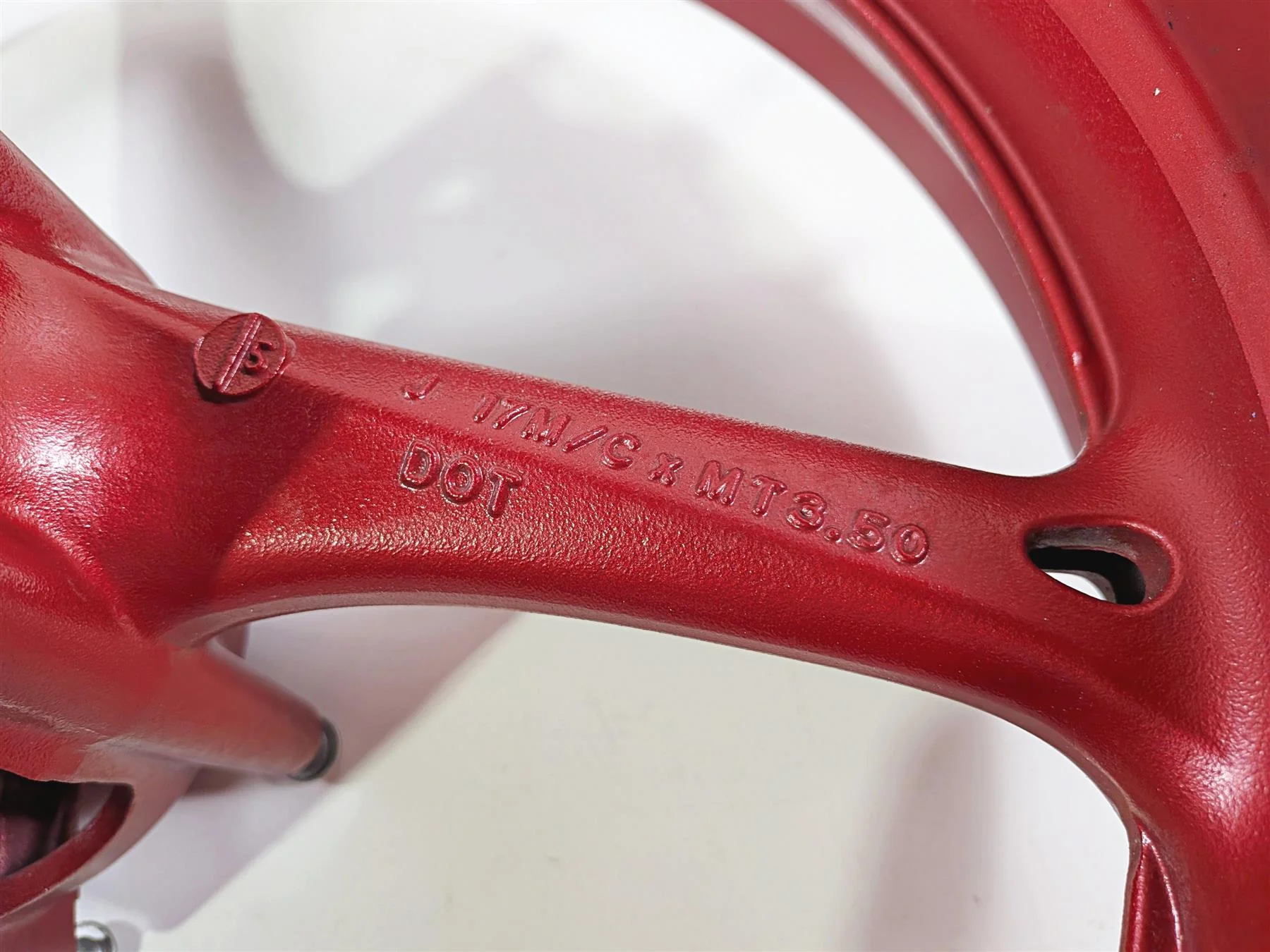 2024 Suzuki GSXR600 Straight Front Wheel Rim Red 17x3.5 54111-14J00 - Image 4