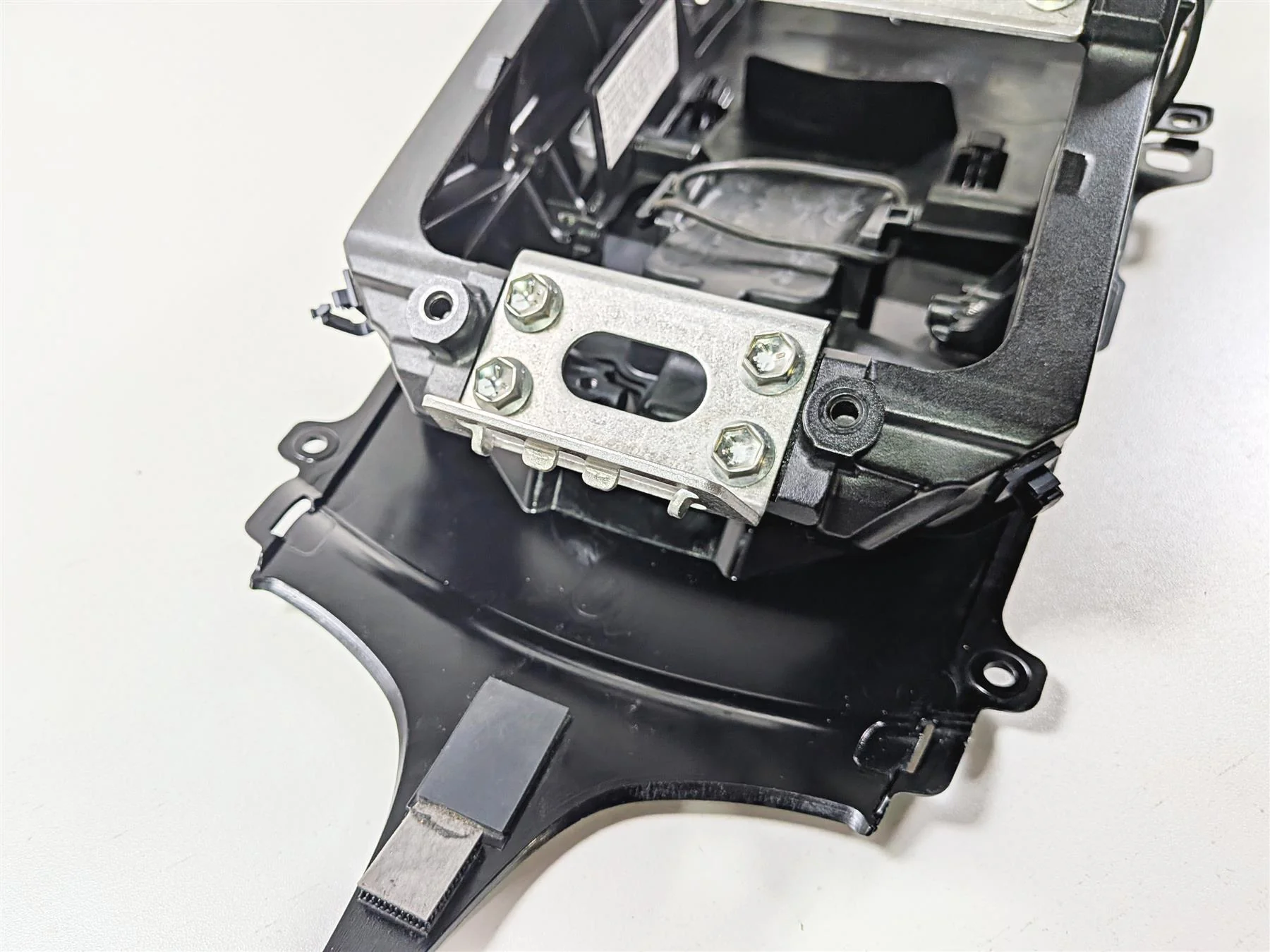 2024 Suzuki GSXR600 Subframe Inner Fender Set 41221-14J00-YUG 41211-14J00-YUG - Image 11