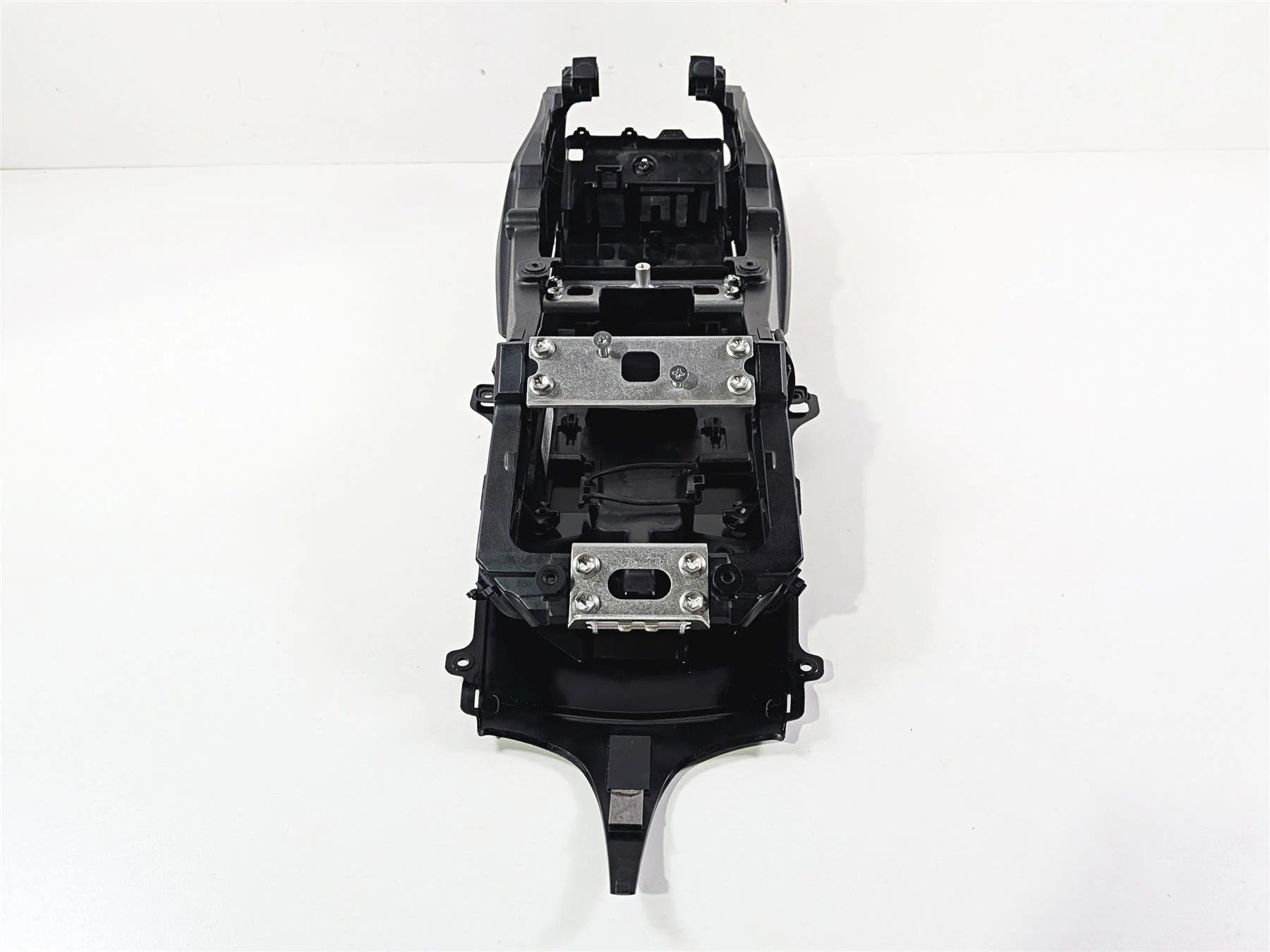 2024 Suzuki GSXR600 Subframe Inner Fender Set 41221-14J00-YUG 41211-14J00-YUG - Image 3