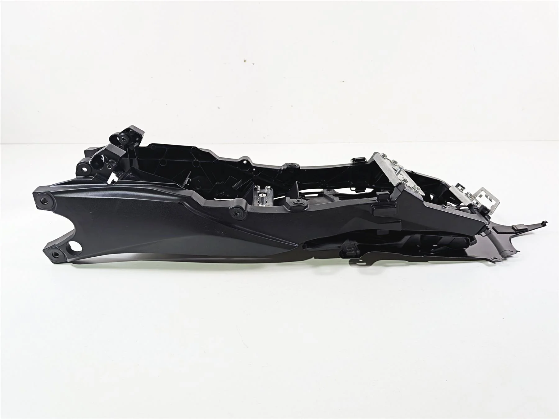 2024 Suzuki GSXR600 Subframe Inner Fender Set 41221-14J00-YUG 41211-14J00-YUG - Image 4