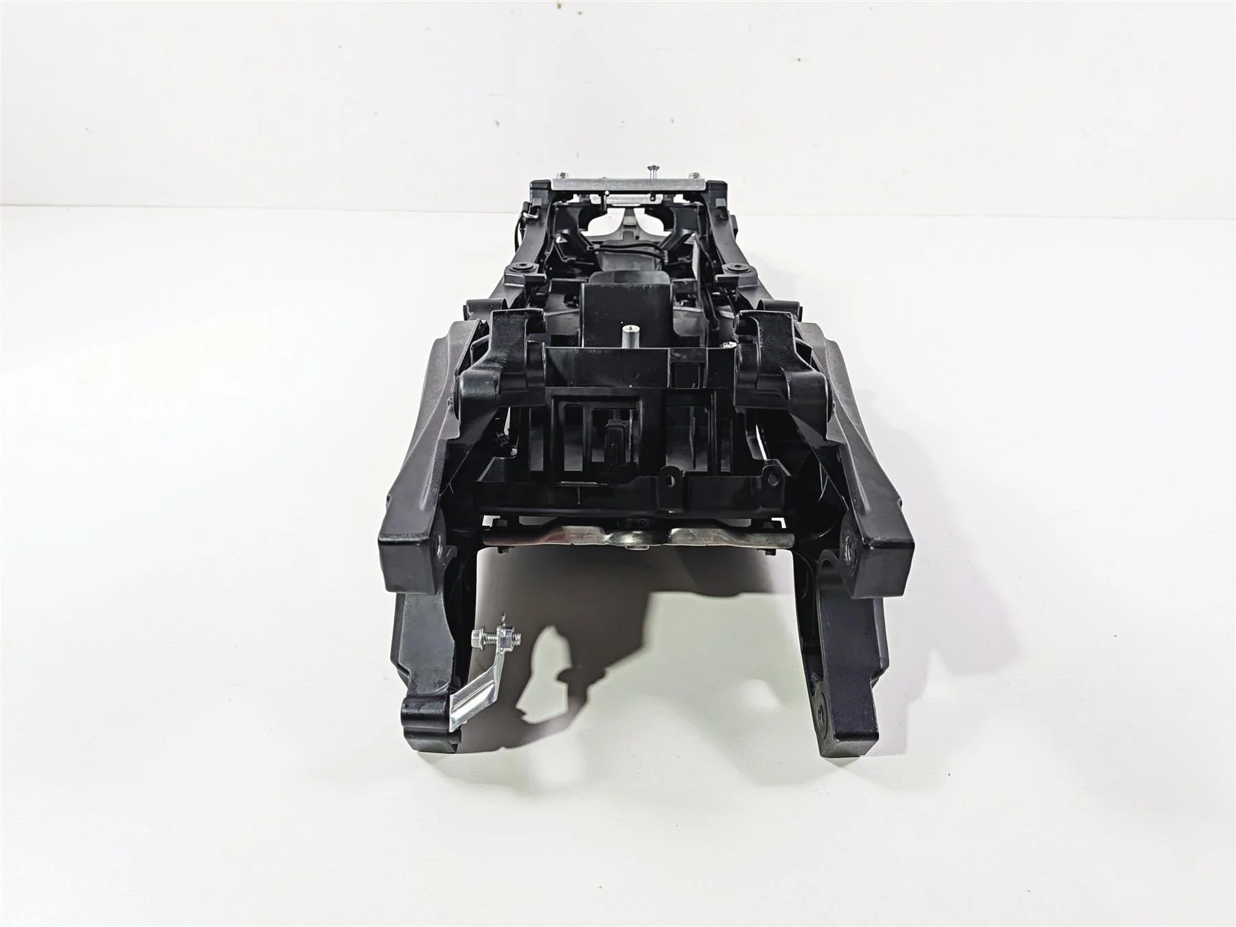 2024 Suzuki GSXR600 Subframe Inner Fender Set 41221-14J00-YUG 41211-14J00-YUG - Image 5