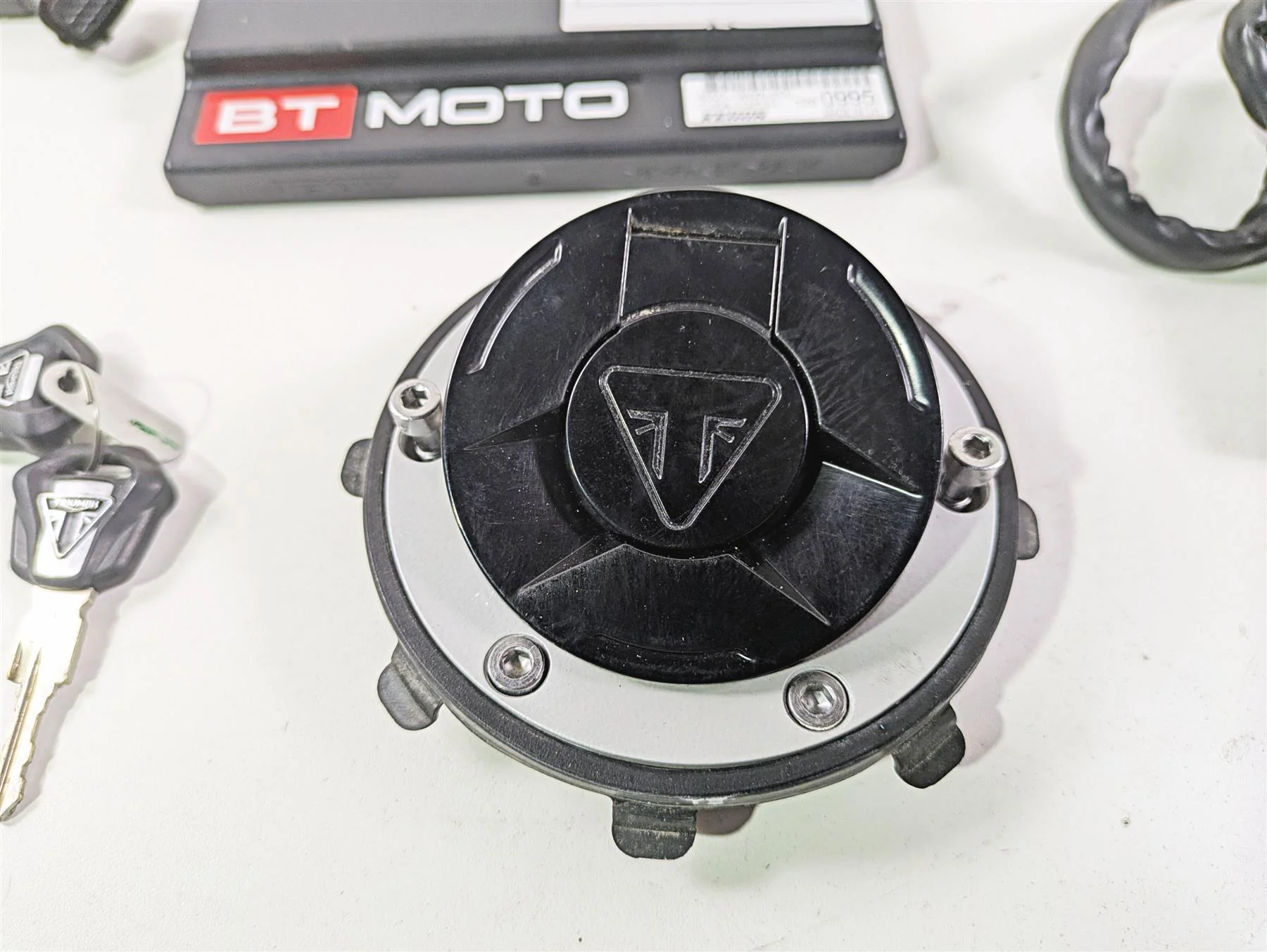 2024 Triumph Street Triple 765 R BT Moto Cdi & Ignition Switch Key Set T1298885 - Image 3