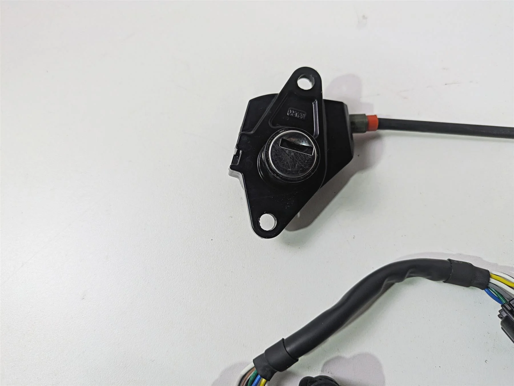 2024 Triumph Street Triple 765 R BT Moto Cdi & Ignition Switch Key Set T1298885 - Image 6