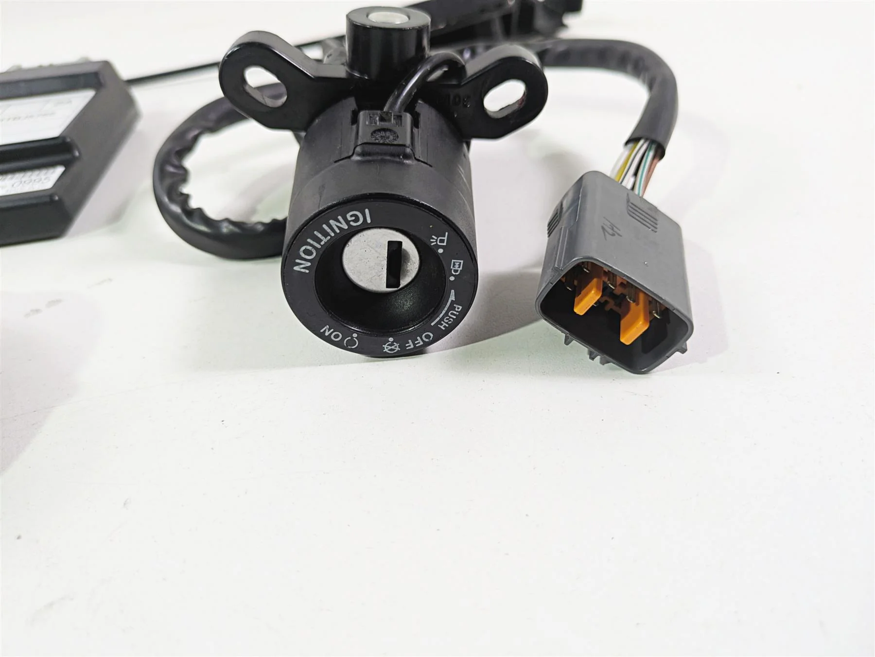 2024 Triumph Street Triple 765 R BT Moto Cdi & Ignition Switch Key Set T1298885 - Image 8